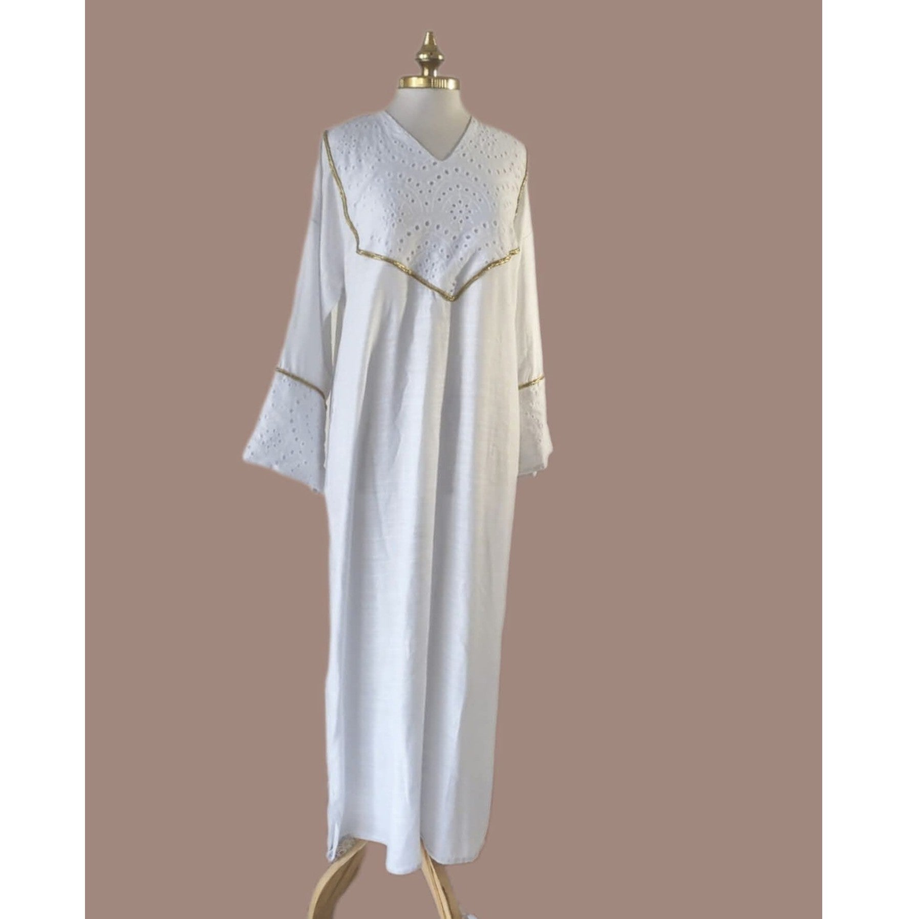 Kaftan blanc élégant pour des occasions uniques et raffinées