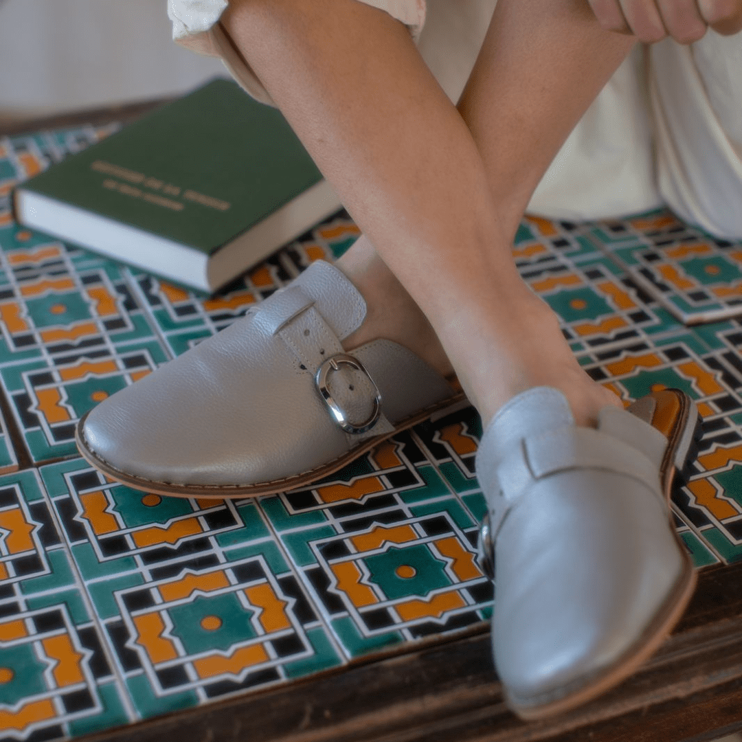 "Luminosa" slipper in unisex silver leather - Balgha upcycled