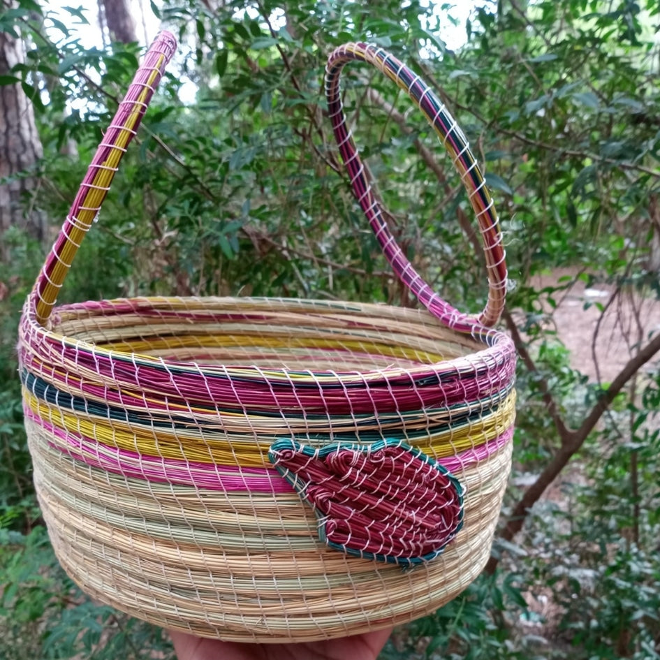 Couffin artisanal en fibres naturelles, fait main