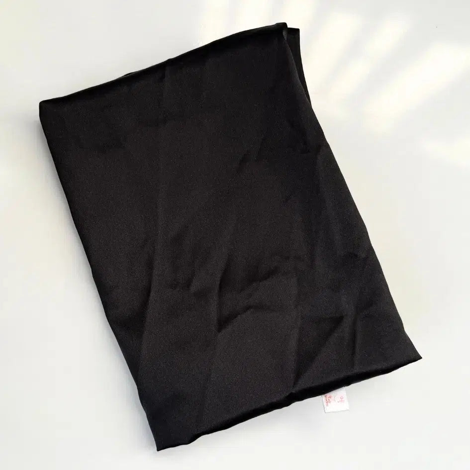 Ensemble Nuit Satin Noir & Blanc - Élégance et Confort Soins Cheveux