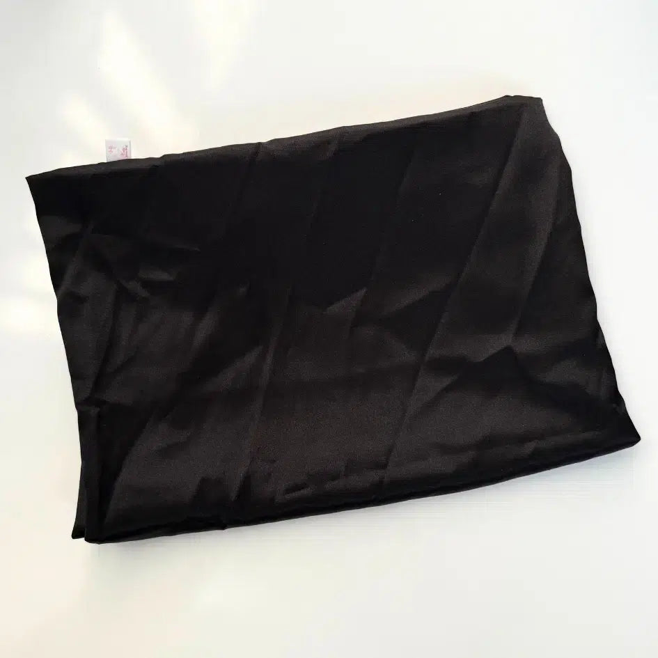 Ensemble Nuit Satin Noir & Blanc - Élégance et Confort Soins Cheveux