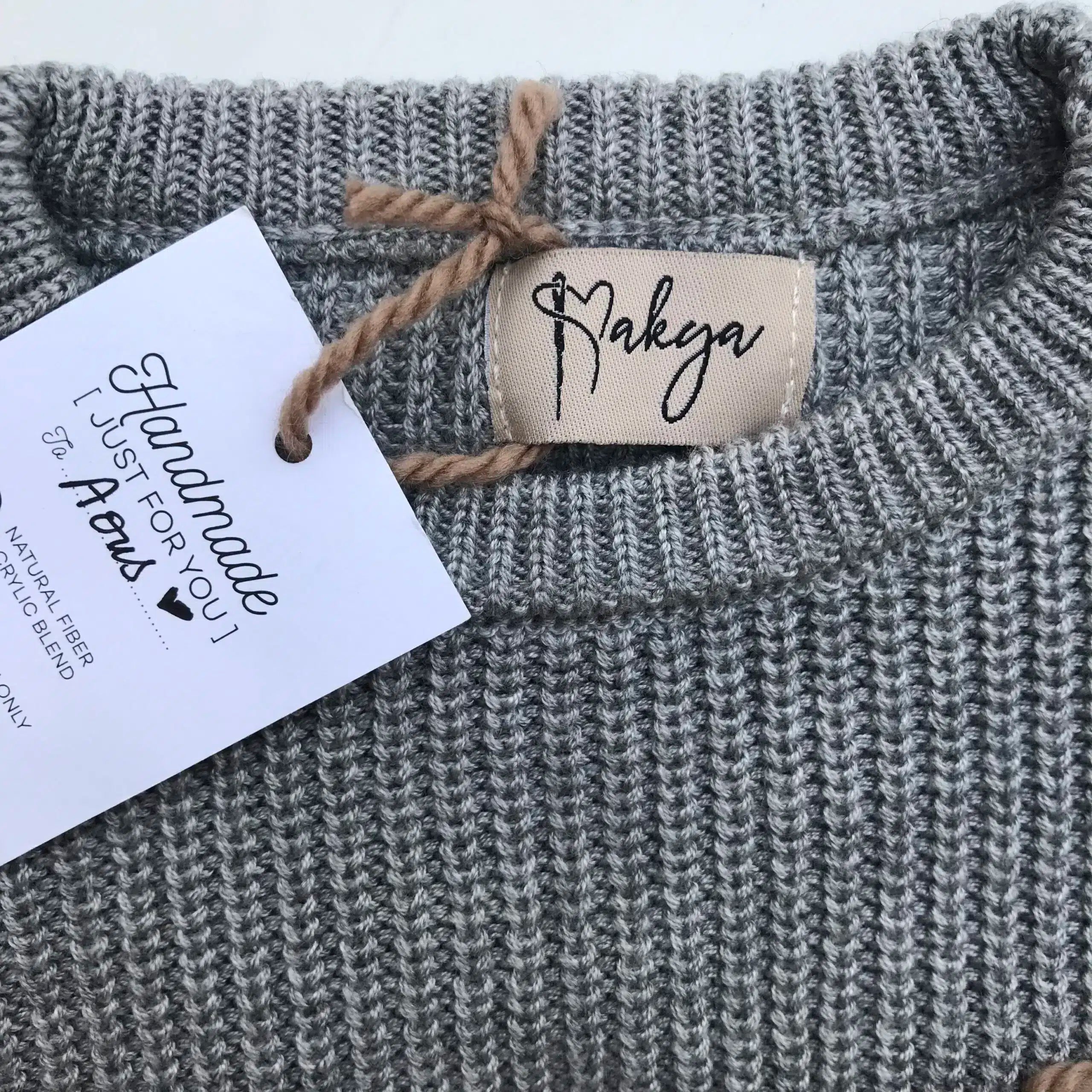 Pull gris oversize en tricot avec un motif ours et porte-sucette, personnalisable avec un prénom