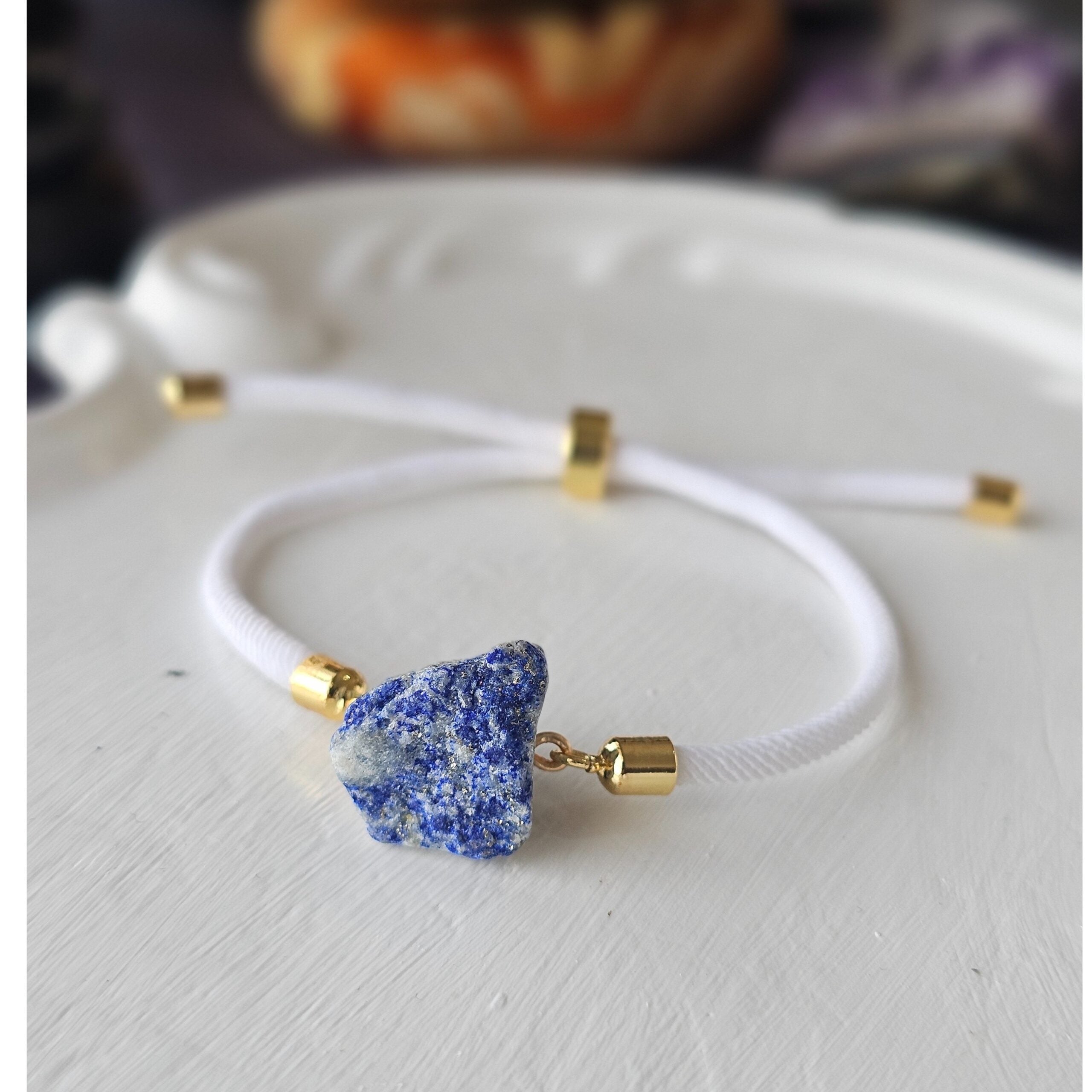 Bracelet en Lapis-lazuli et Cordon Blanc - Élégance Minimaliste Naturelle