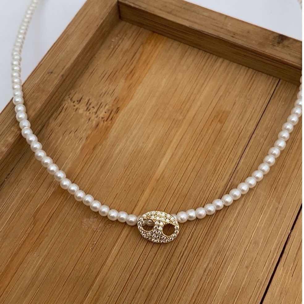 collier rasdecou blanc chic pour un style irrésistible