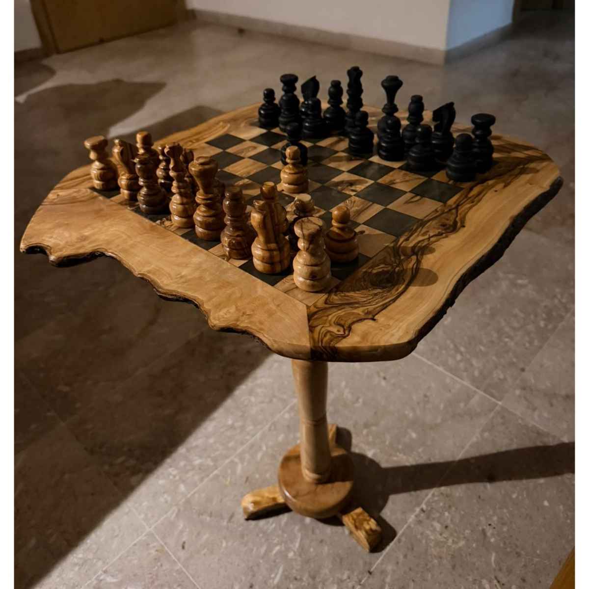 table échiquier en bois d'olives design exclusif 50x50 cm