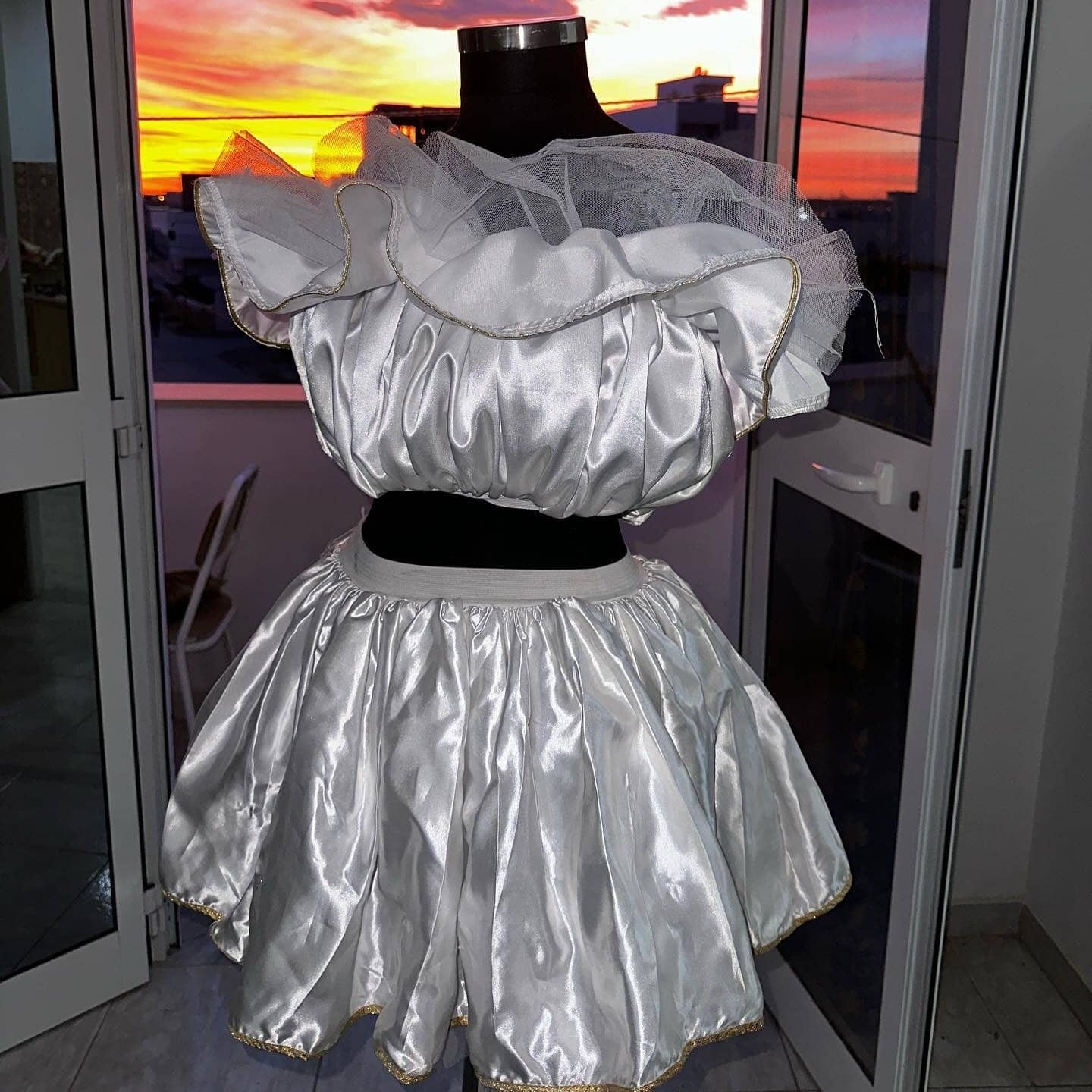 Top satin avec jupe cloche upcyclés – Rouge d'éveil