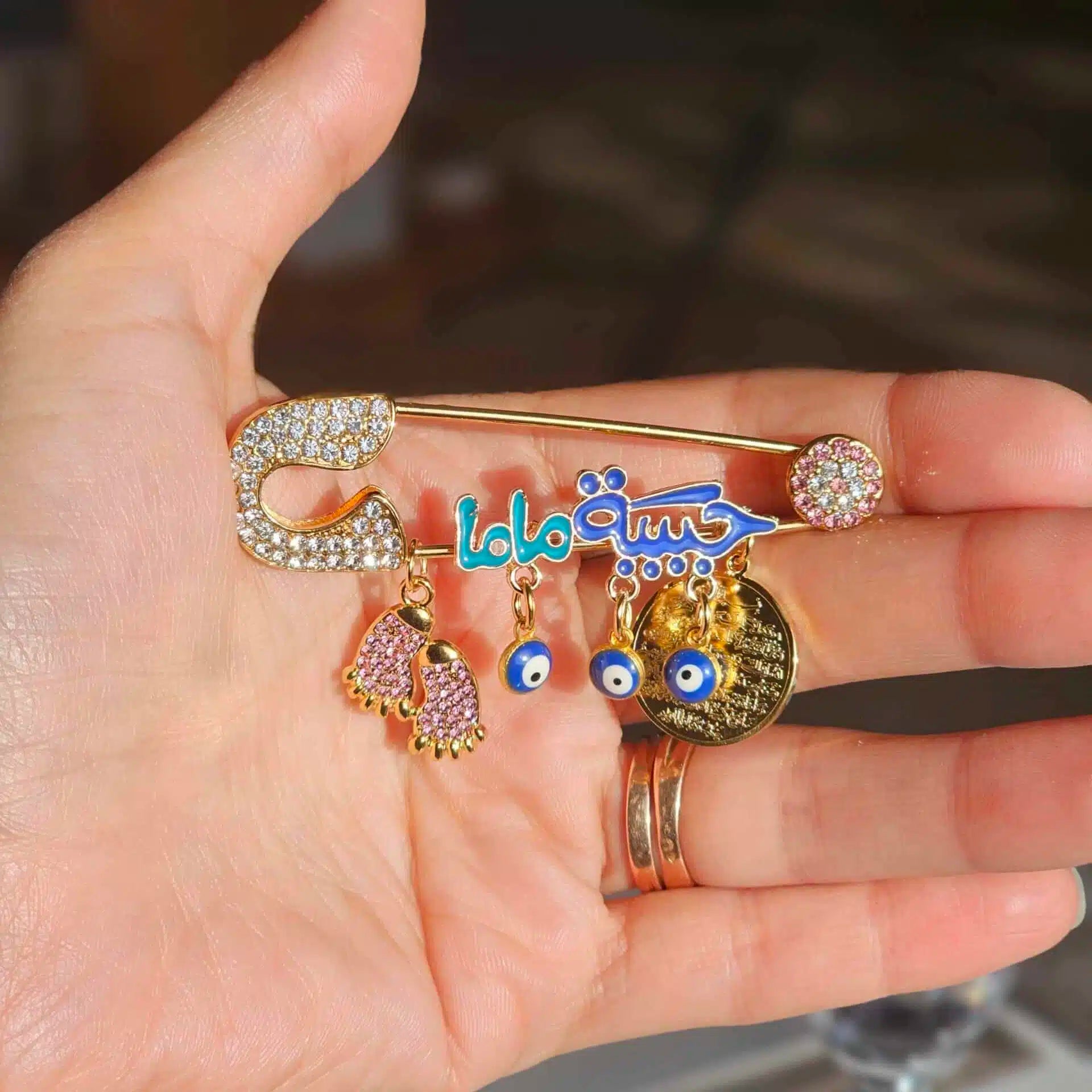 Broche Habibet Mama Plaqué Or Cubic Zirconia - Élégance Intemporelle