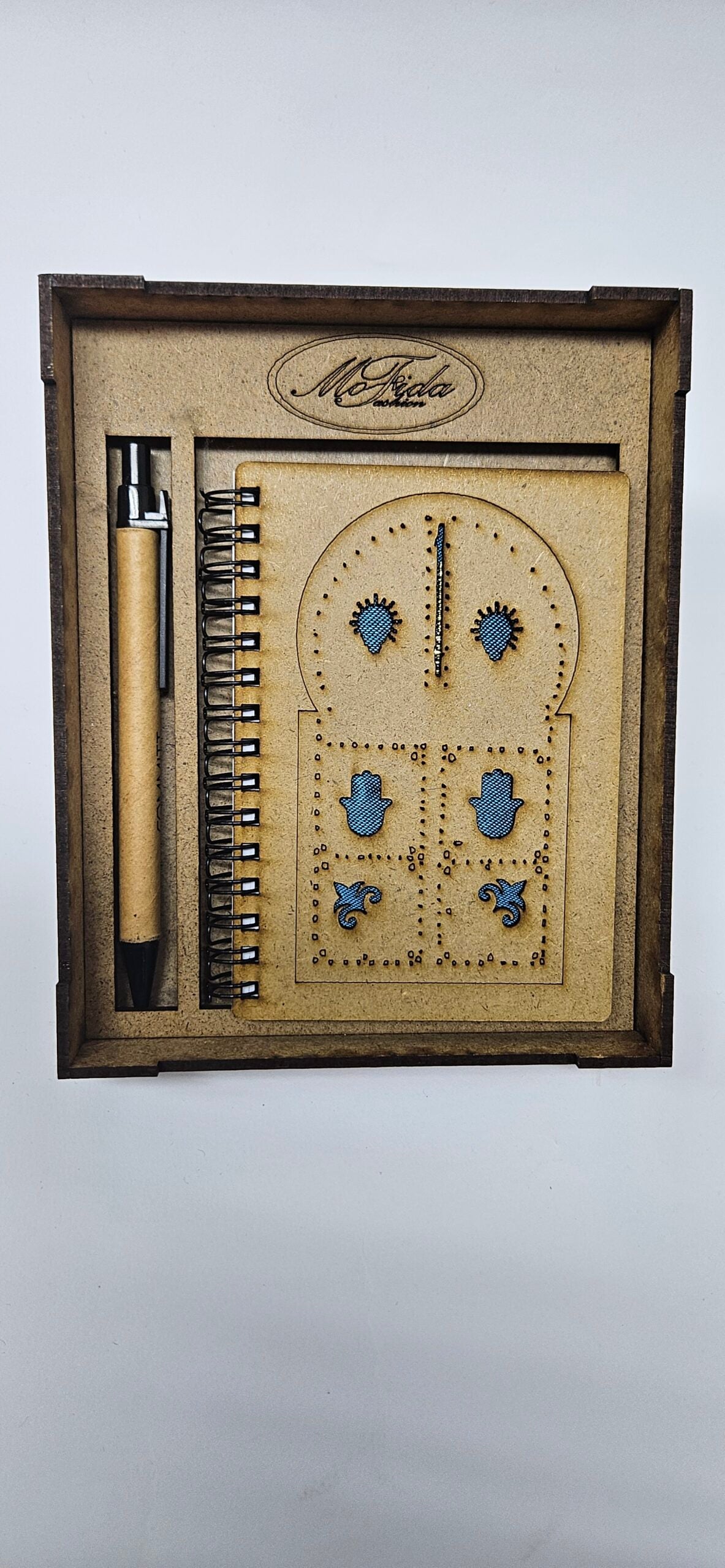 Pack note book et stylo en bois avec un motif porte traditionnelle