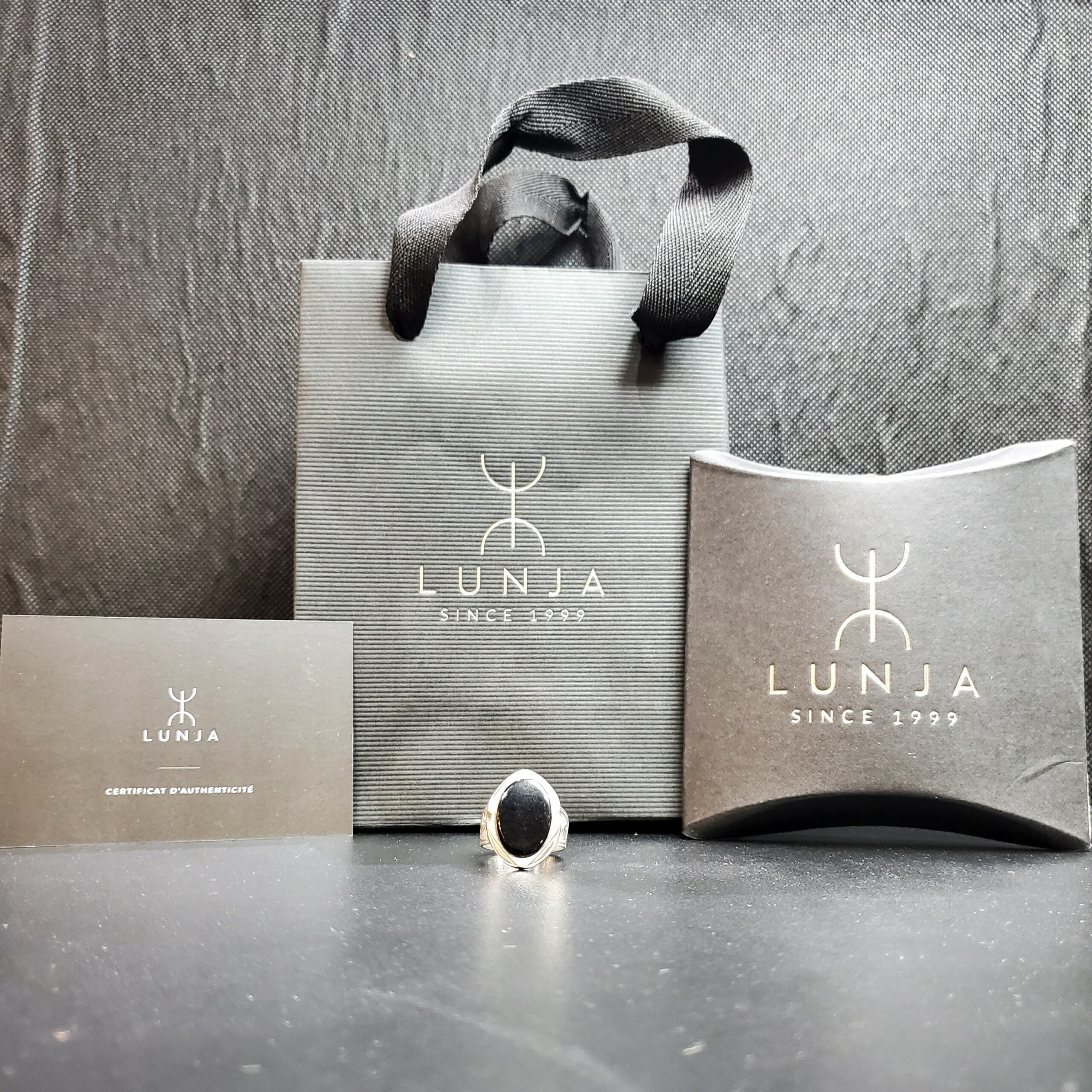 Bague berbère en Onyx noir naturel et argent massif 990 (taille 55)