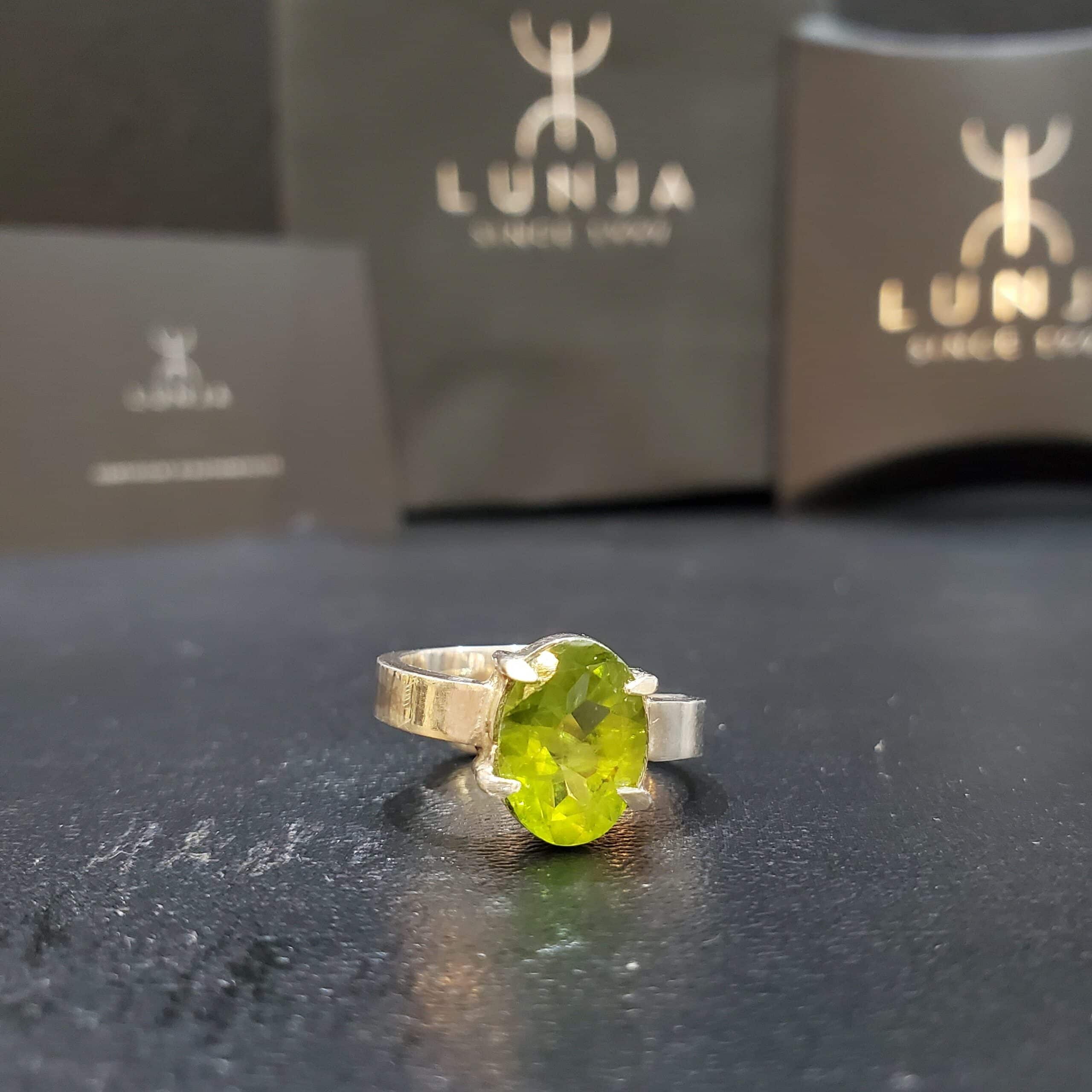 Bague ajustable en Peridot 2,6 carats en argent massif 940