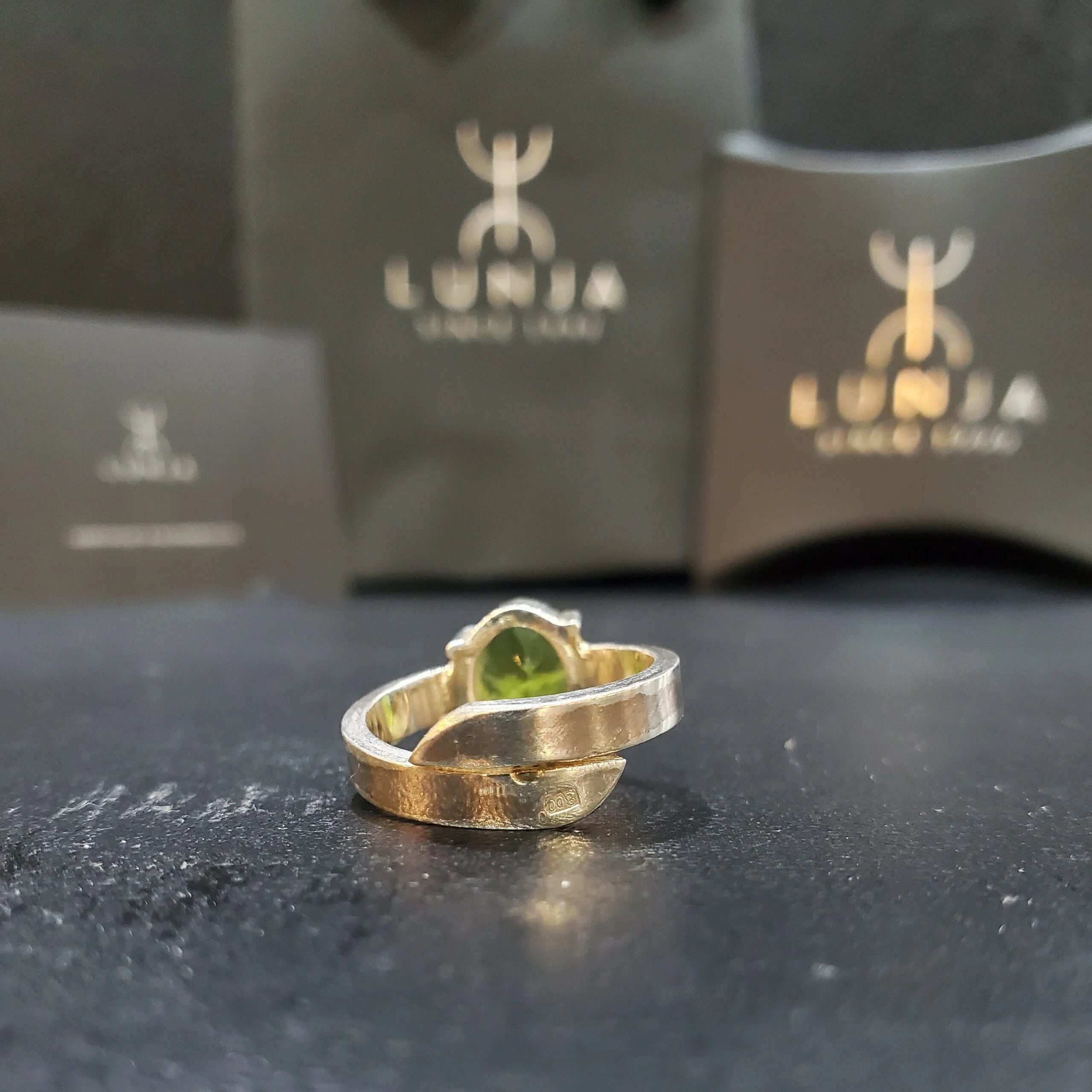 Bague ajustable en Peridot 2,6 carats en argent massif 940