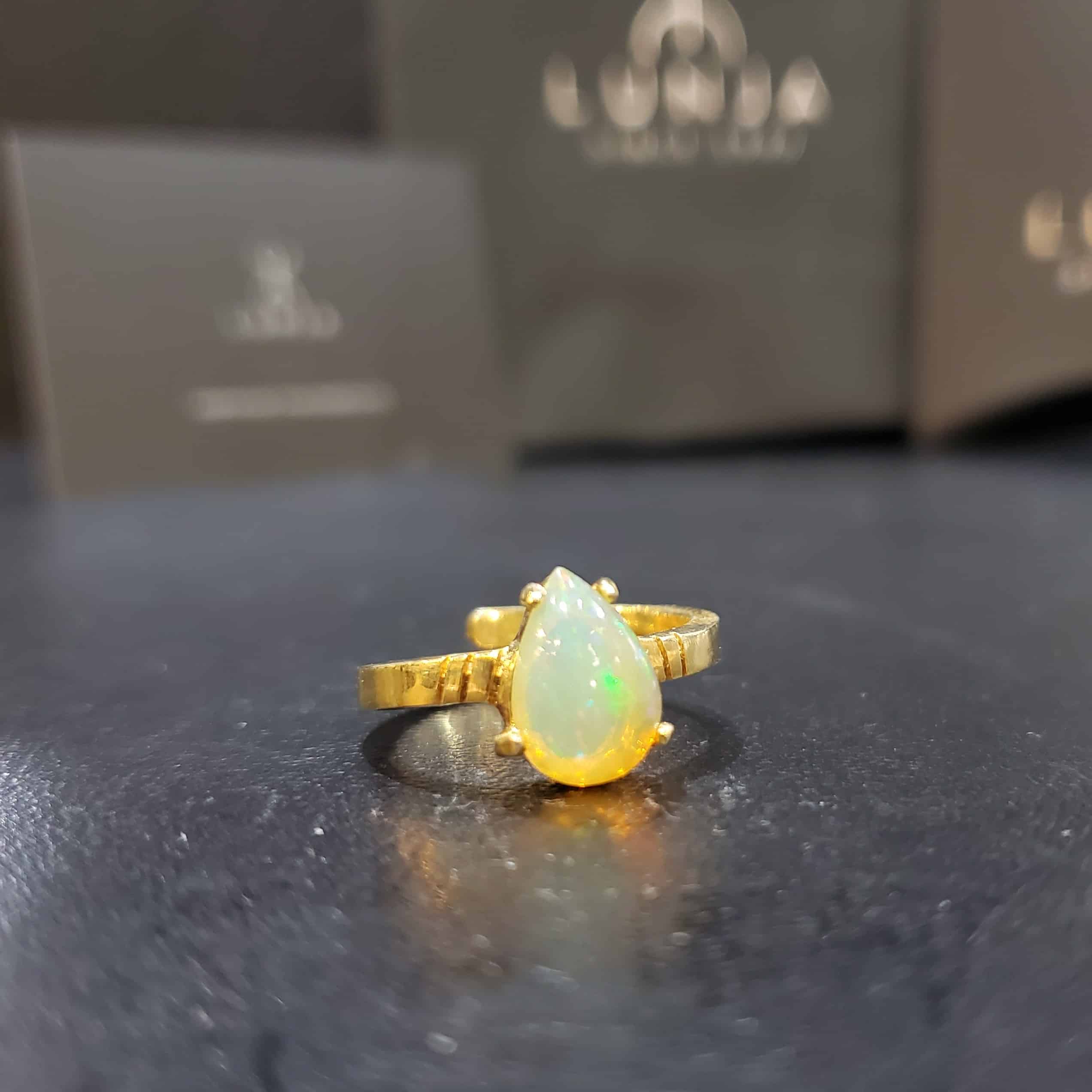 Bague en Opale noble d'Éthiopie 1,6 carats en argent 940