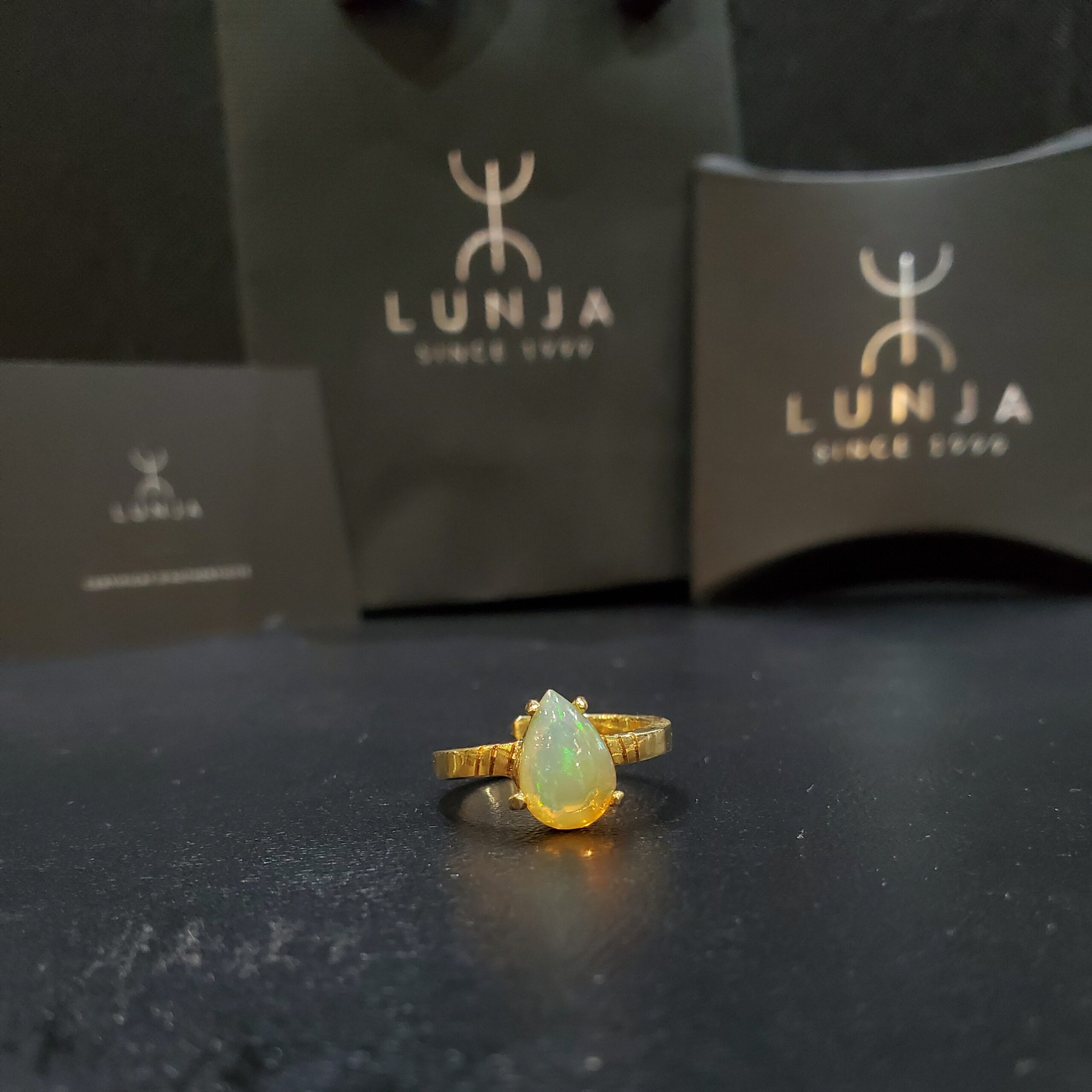 Bague en Opale noble d'Éthiopie 1,6 carats en argent 940