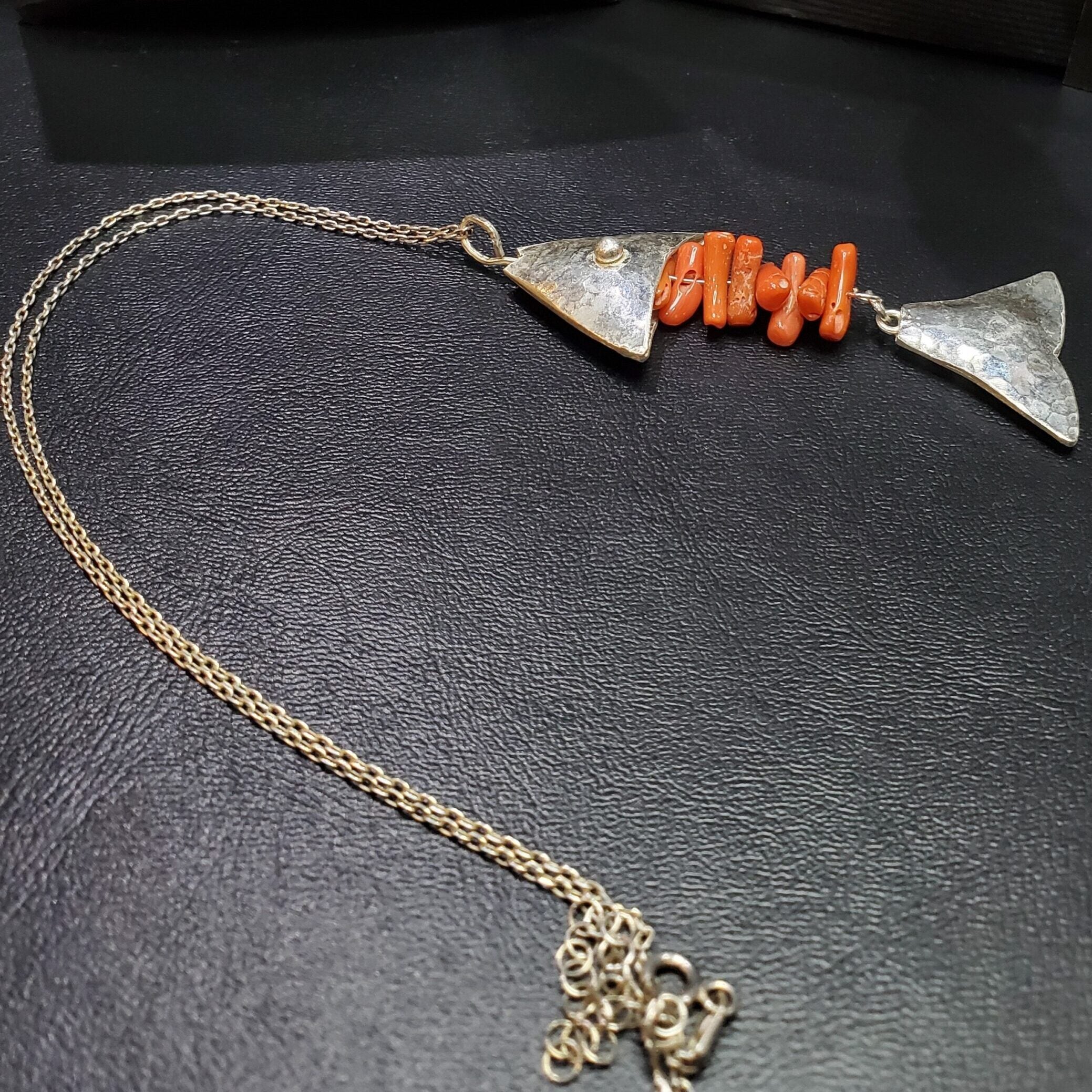 Collier avec pendentif poisson et corail en argent 850 - (Tailles Moyenne et Grande)