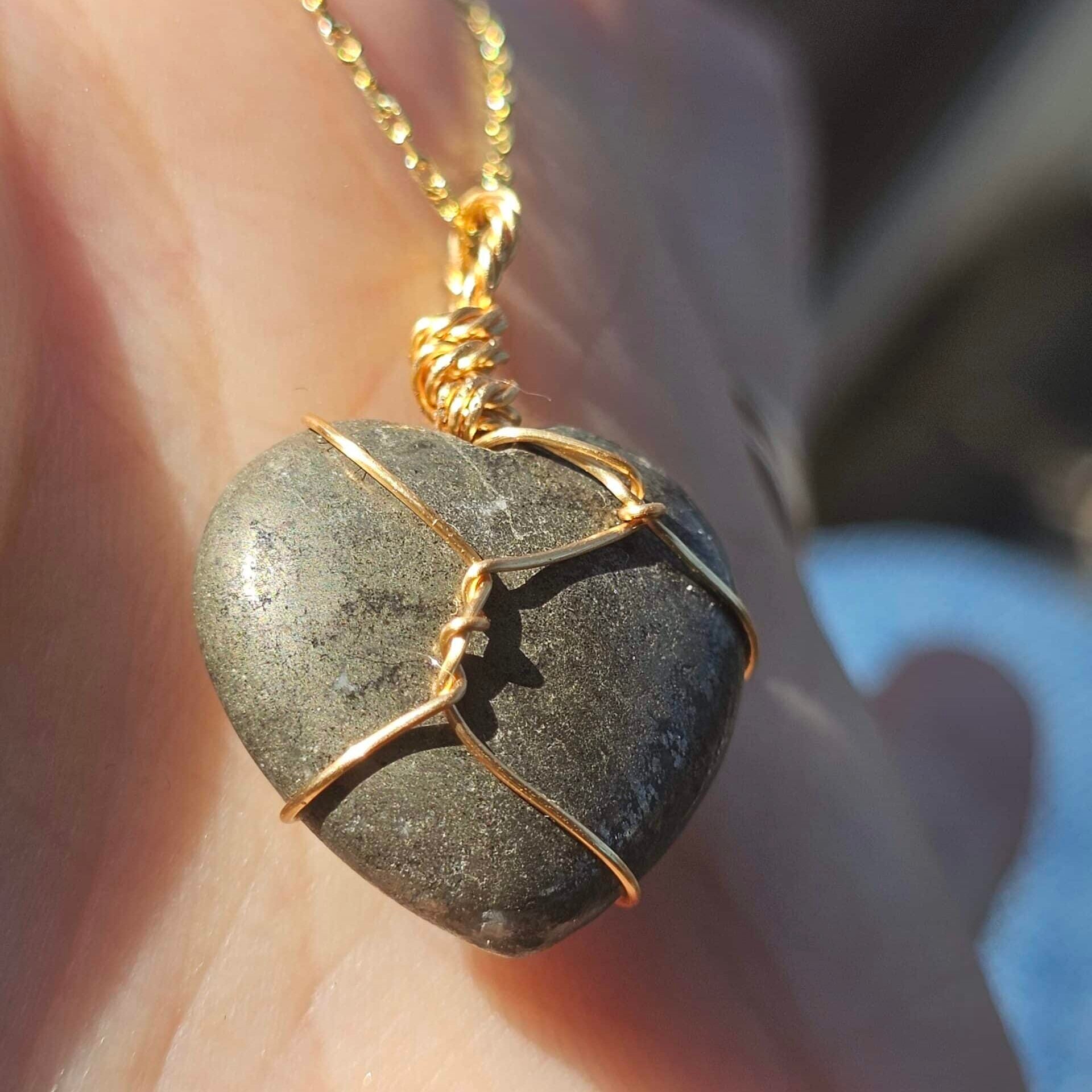 Collier en argent 925 plaque en or 18 karats avec coeur en pyrite 45 cm