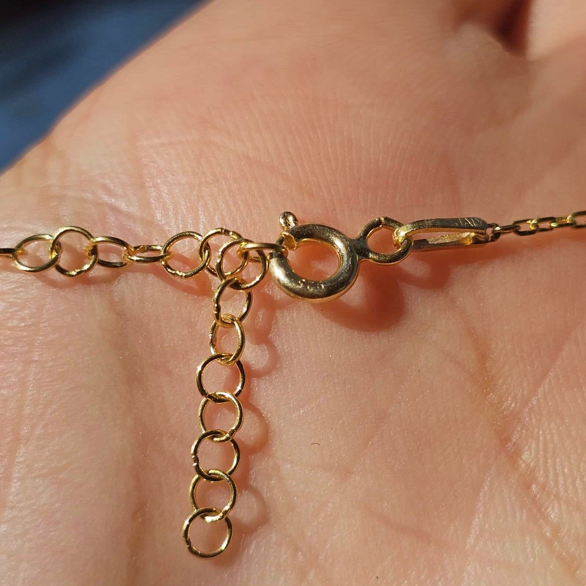 Collier en argent 925 plaqué en or 18 k avec une Saphir pure au milieu (45 cm)