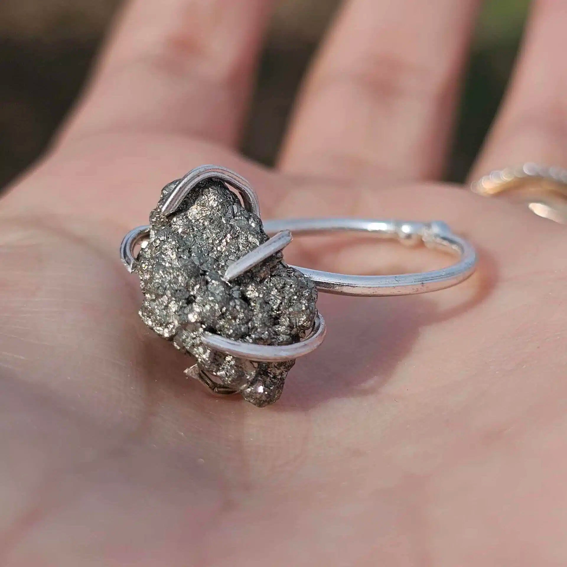 bague argent ajustable unique avec pyrite brute pour un style inégalé