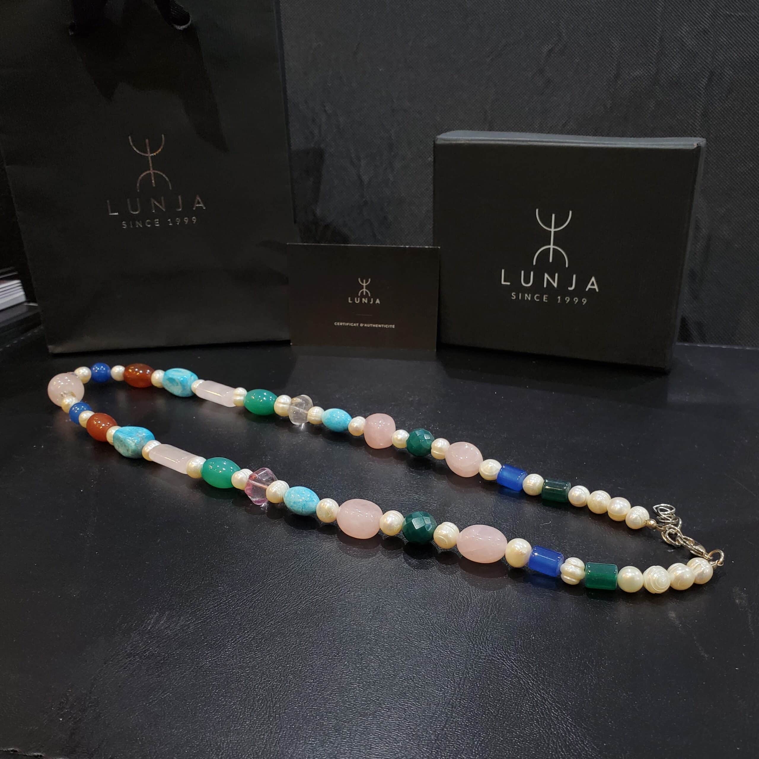 collier sautoir en perles de culture et pierres naturelles (Fluorite, Quartz rose, Cornaline)