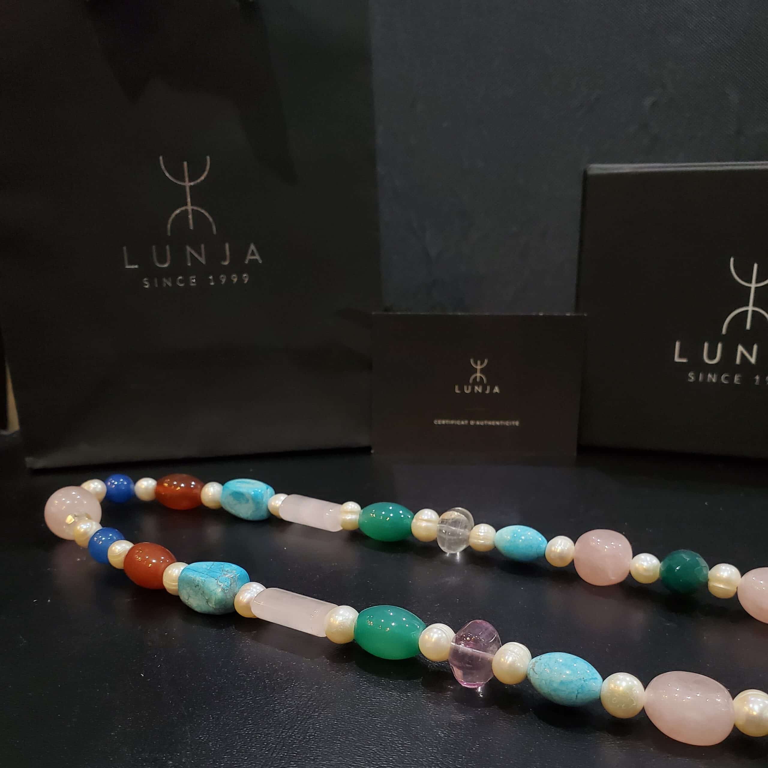 collier sautoir en perles de culture et pierres naturelles (Fluorite, Quartz rose, Cornaline)