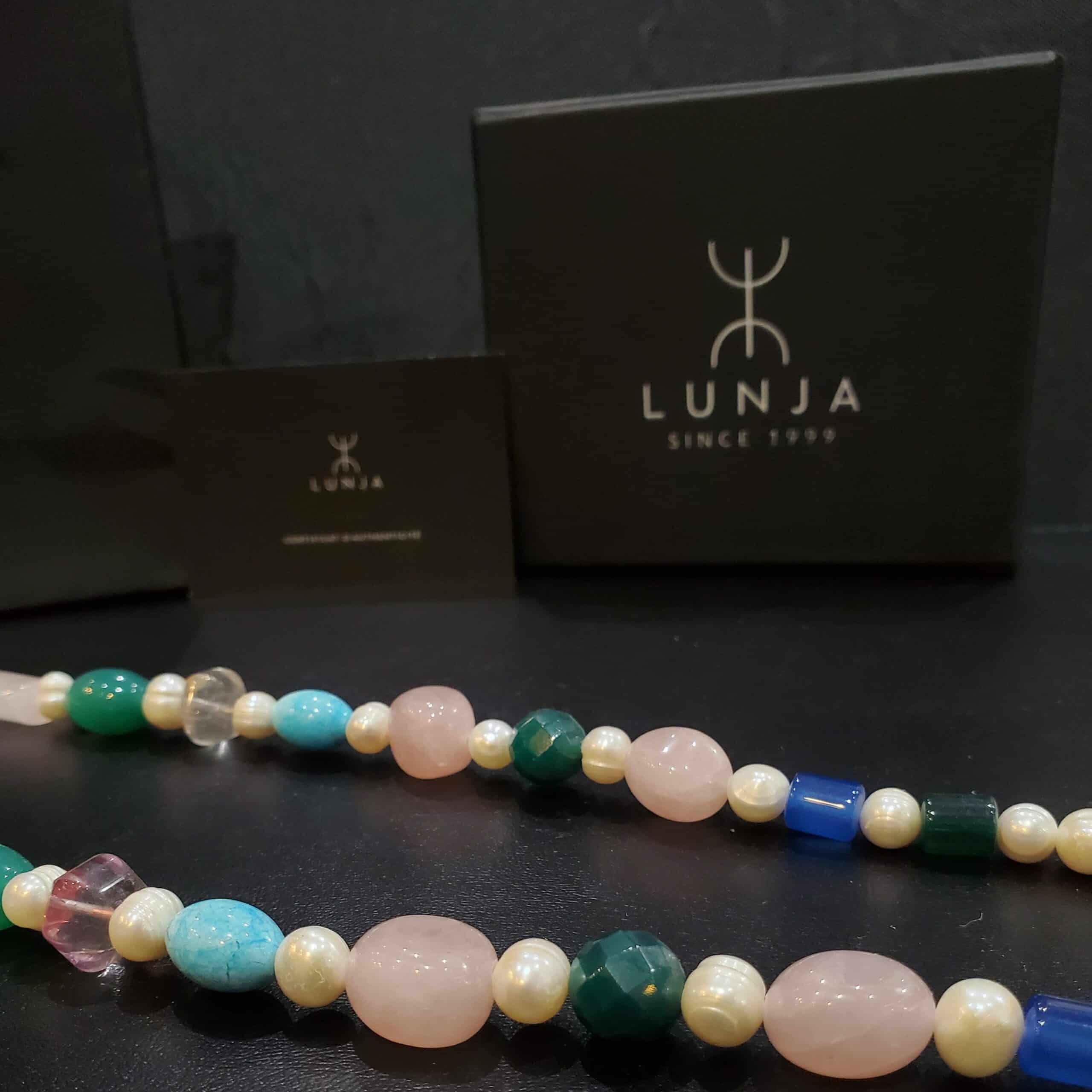 collier sautoir en perles de culture et pierres naturelles (Fluorite, Quartz rose, Cornaline)