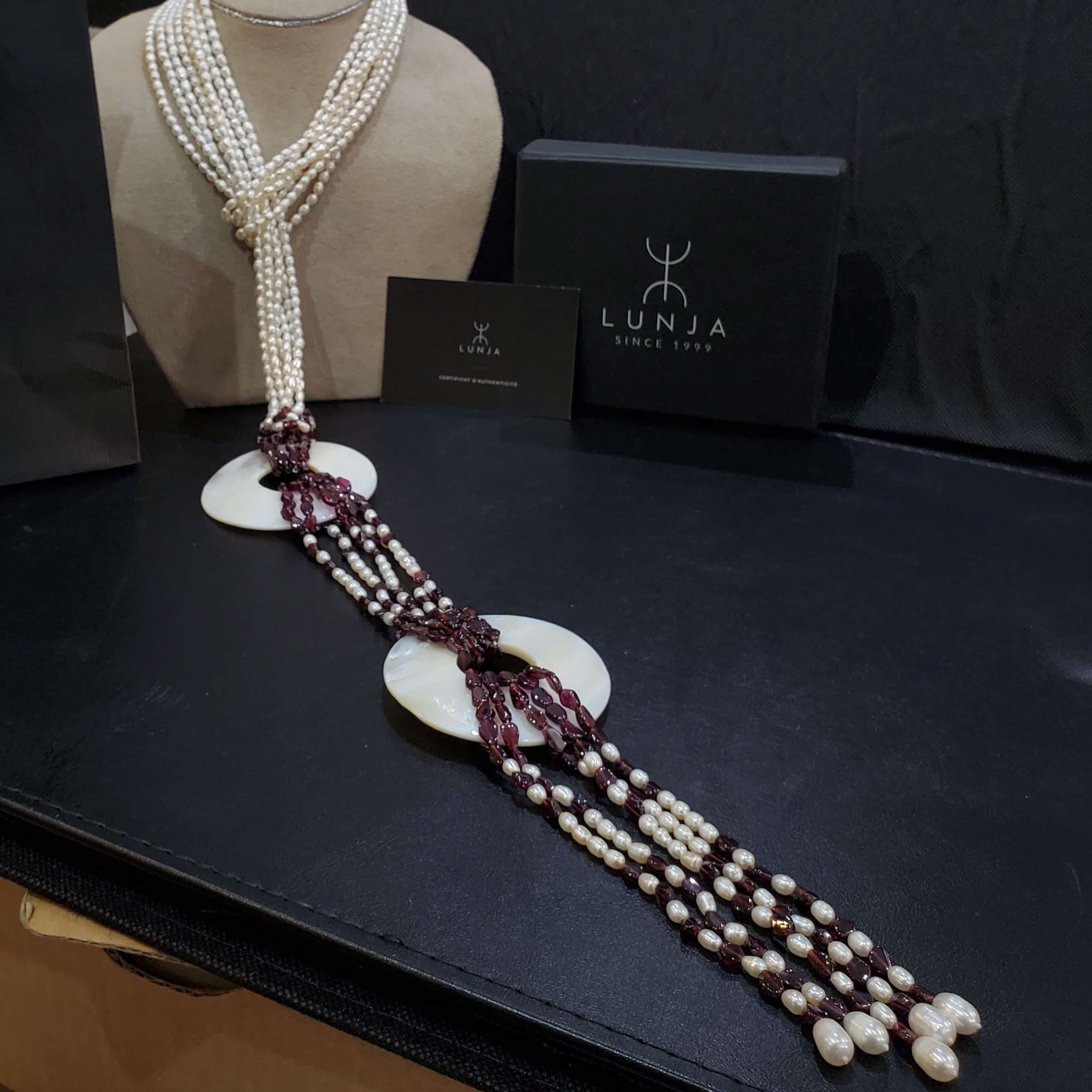 Collier sautoir en perles de culture & grenat (94cm)