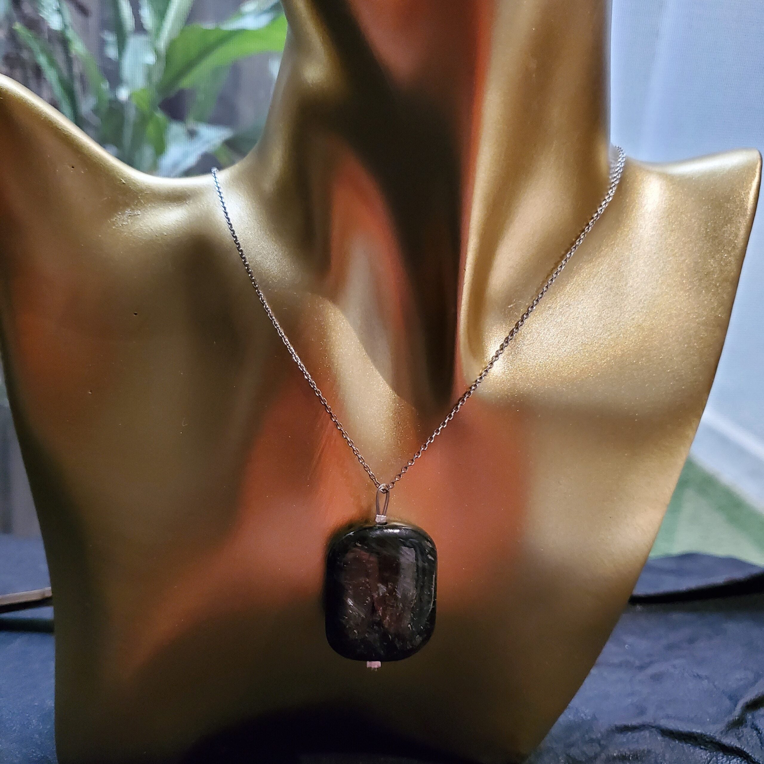 Collier en argent 925 avec arfvedsonite naturelle