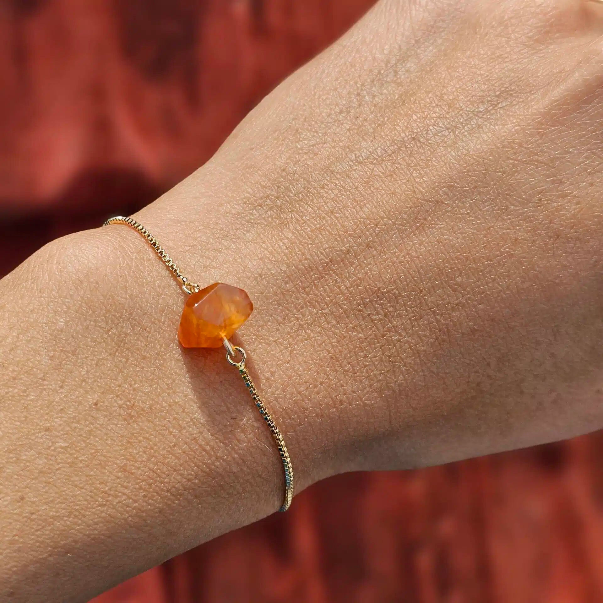 Bracelet en acier inoxydable ajustable avec cornaline au centre