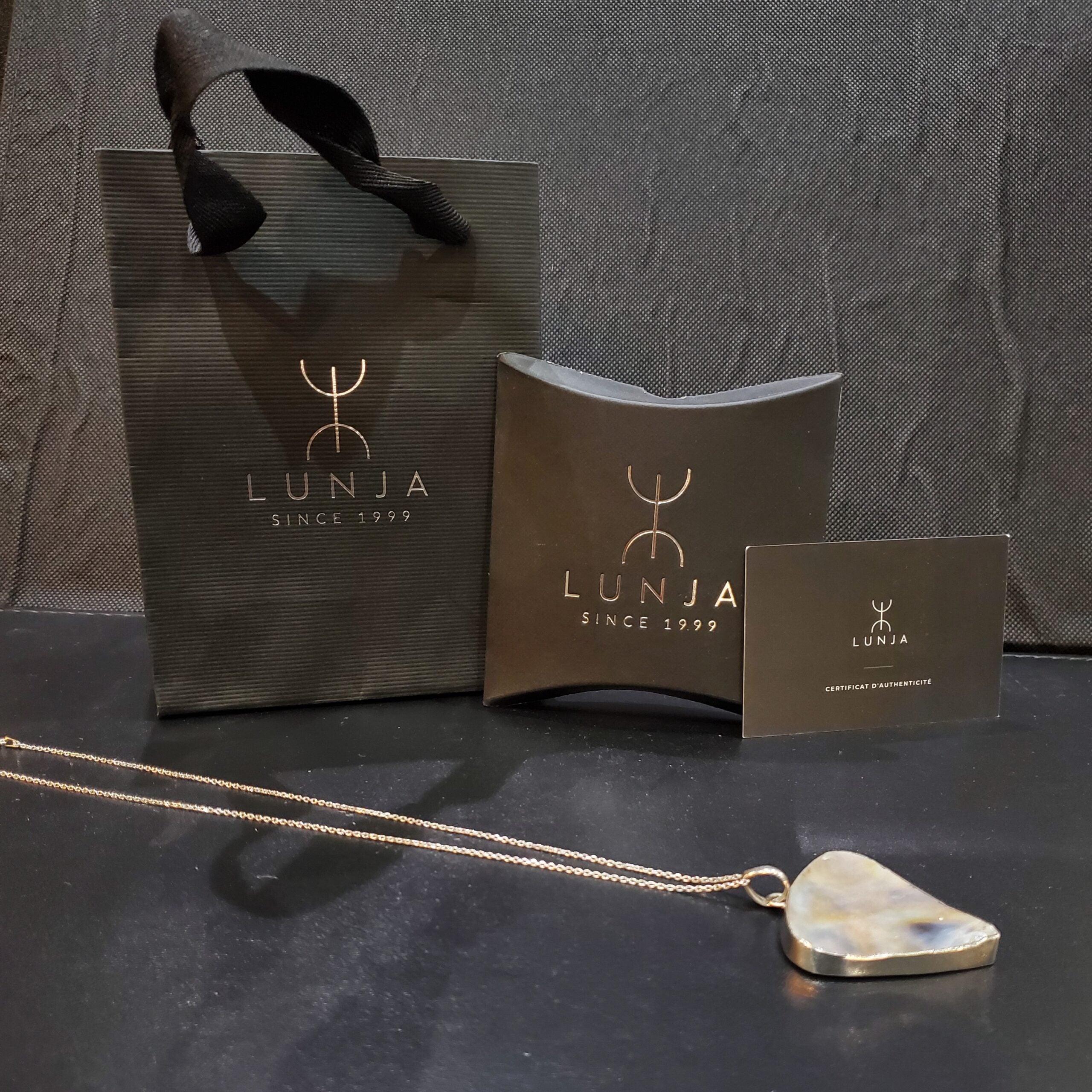 Collier en argent 925 avec médaillon en nacré naturelle disponible en 2 tailles (45 cm)