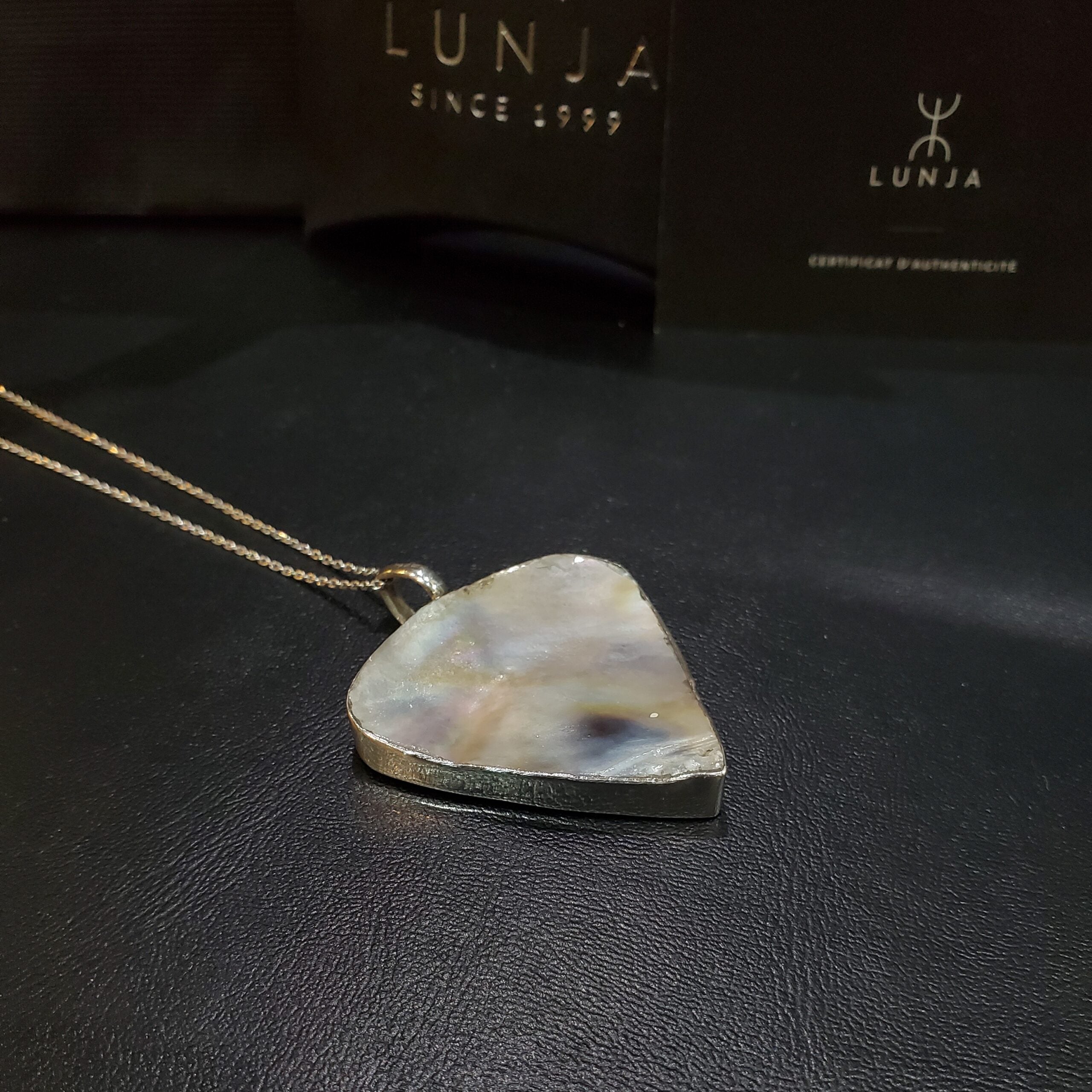 Collier en argent 925 avec médaillon en nacré naturelle disponible en 2 tailles (45 cm)