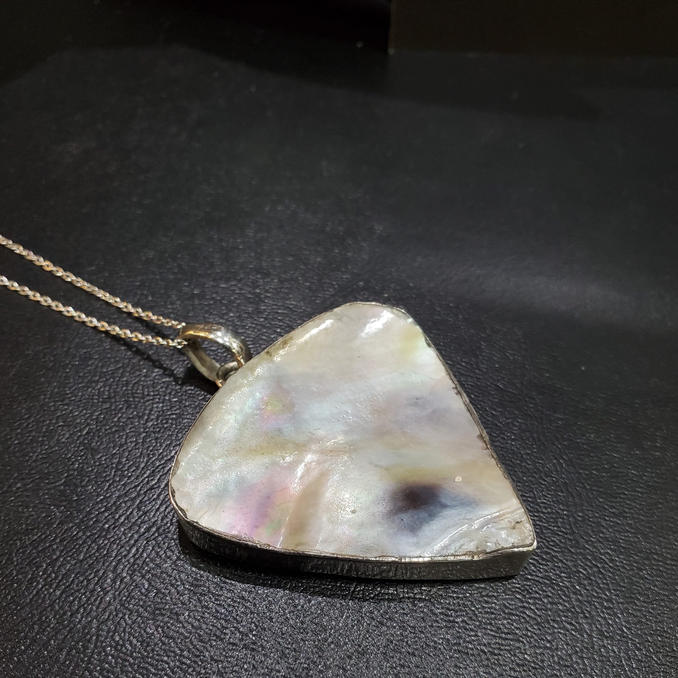 Collier en argent 925 avec médaillon en nacré naturelle disponible en 2 tailles (45 cm)
