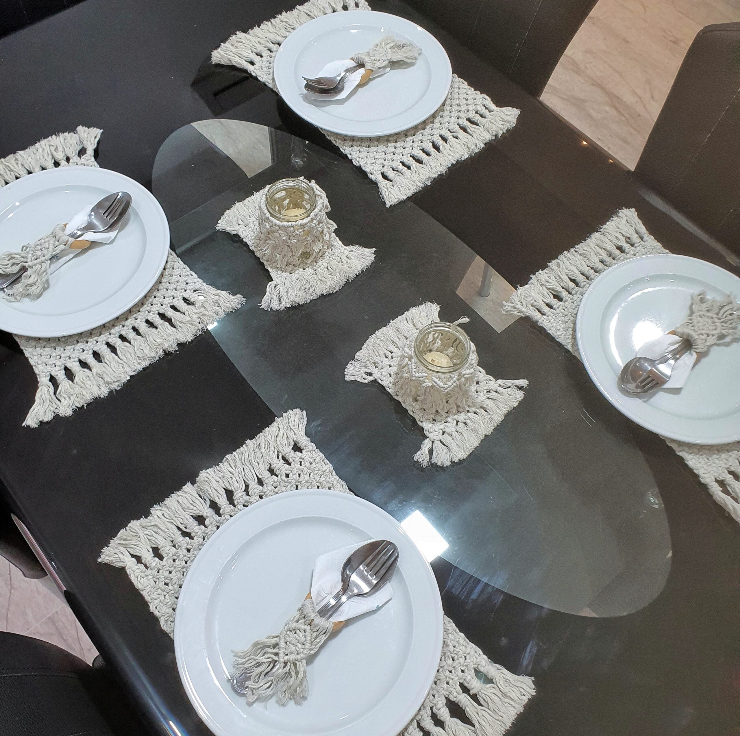 Sous-plat macramé élégant avec porte-serviette pour table chic