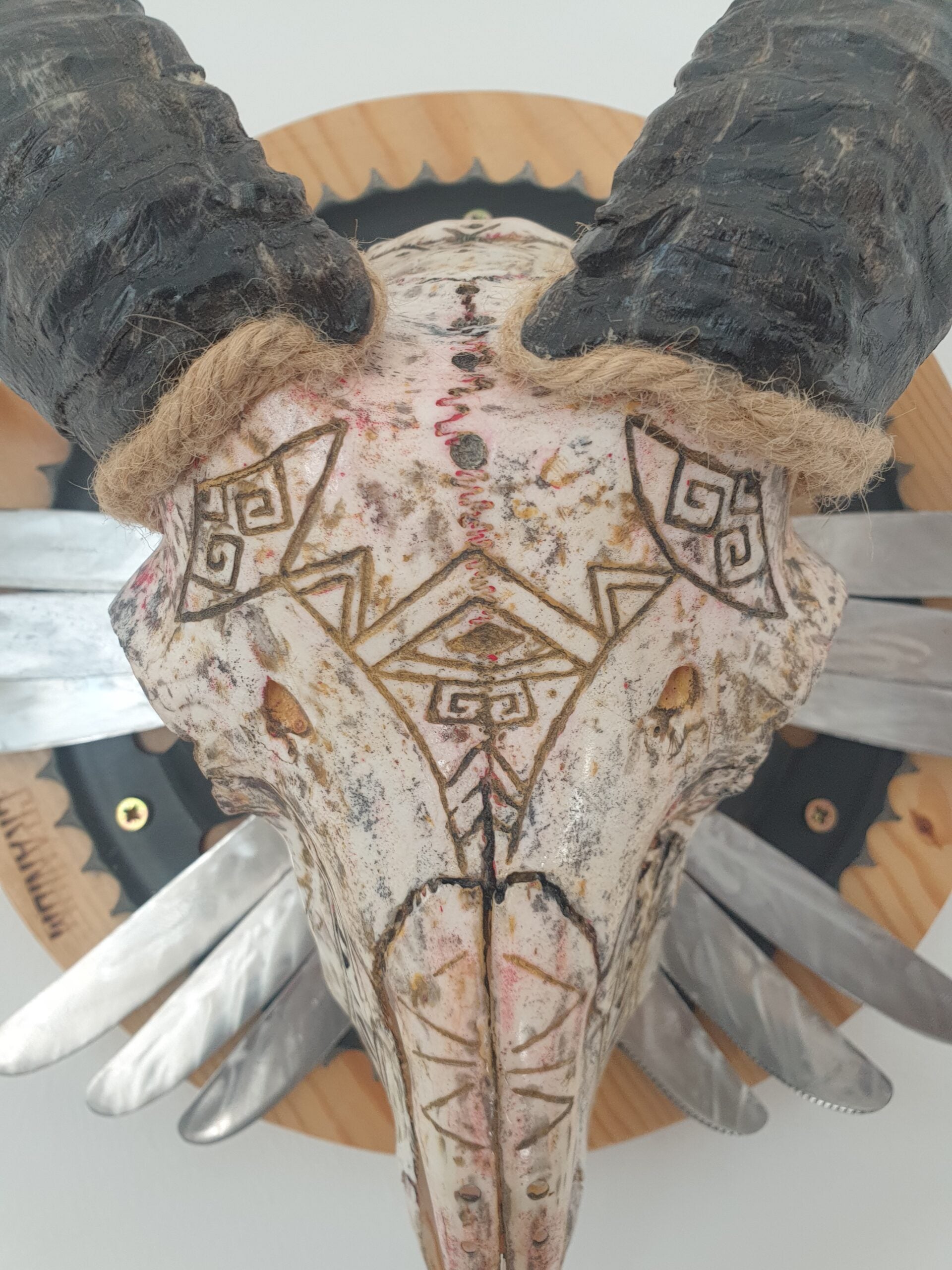 Crâne de bélier déco cornes bois et métal steampunk