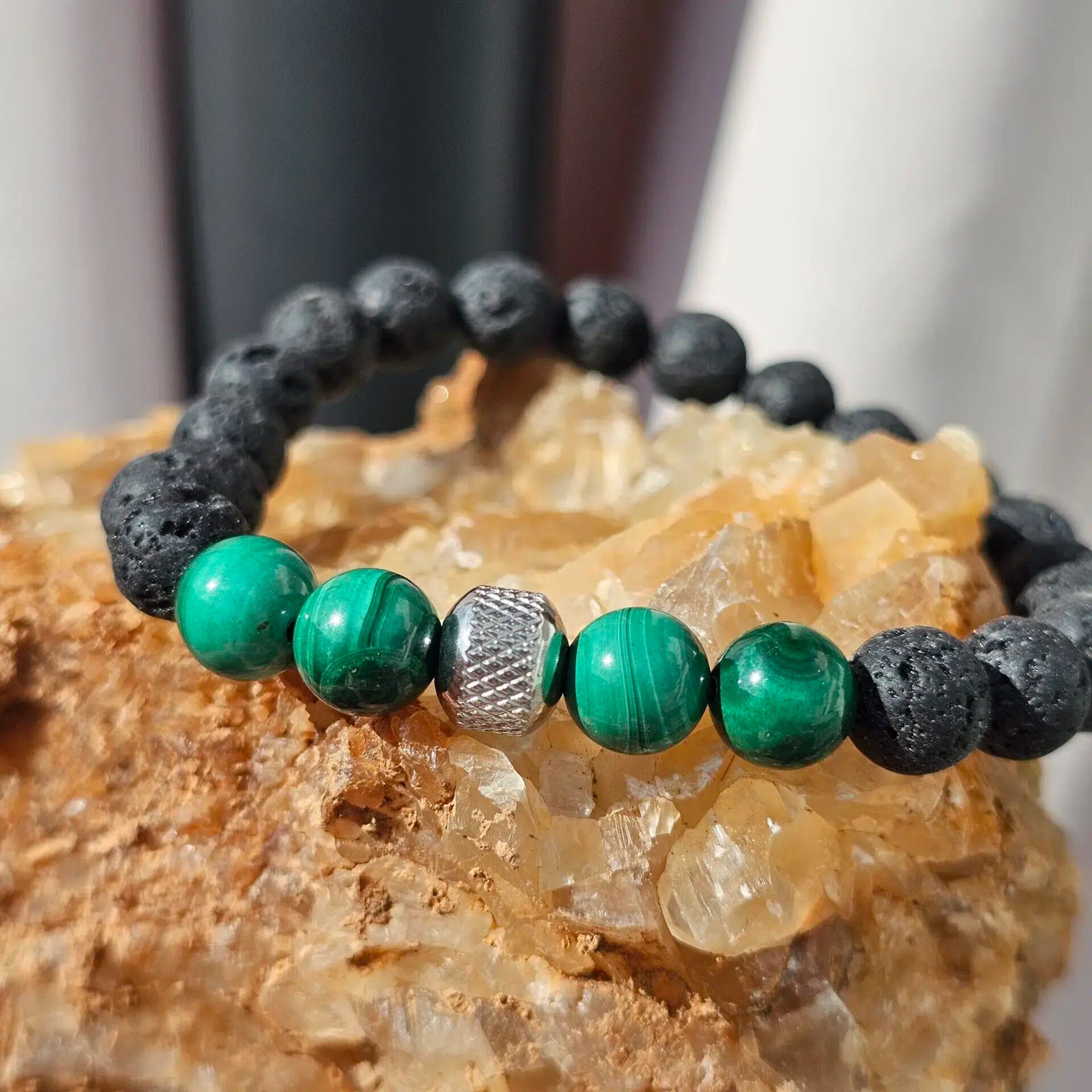Bracelet élastique en Malachites et pierres volcaniques naturelles pour homme (taille standard)