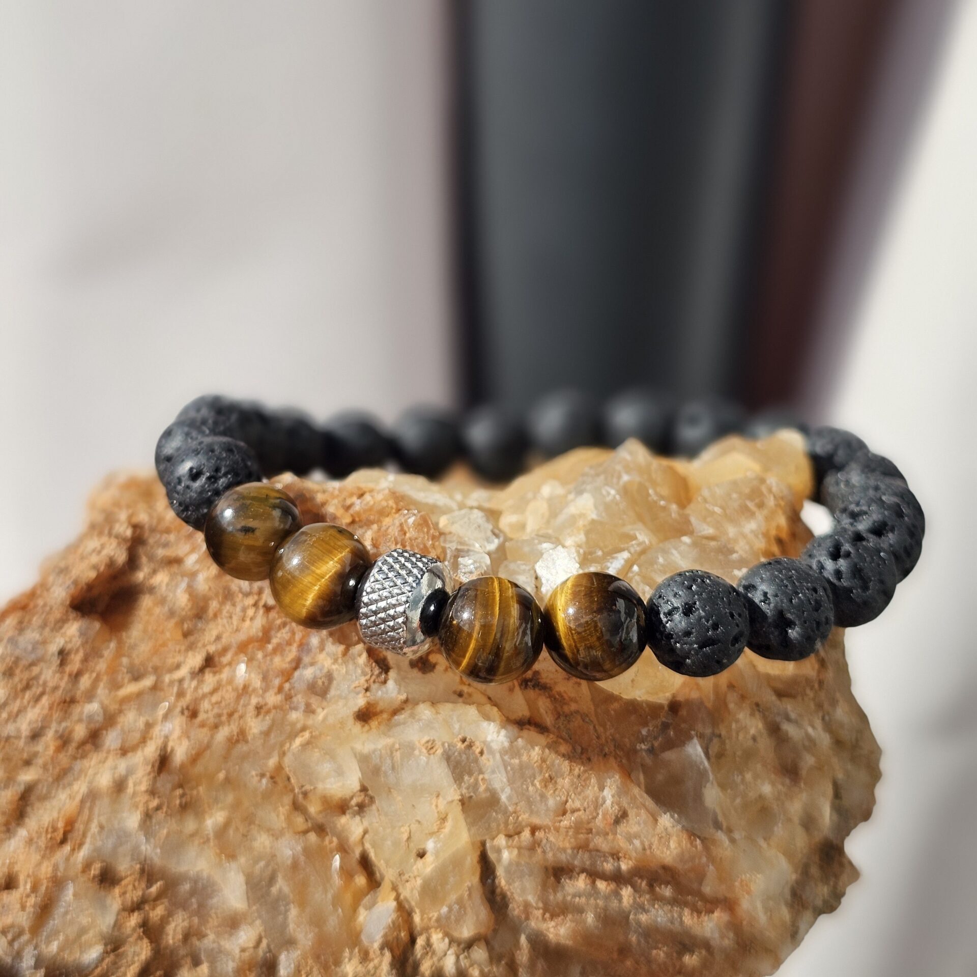 Bracelet élastique en œil de tigre et pierres volcaniques naturelles pour homme (standard)