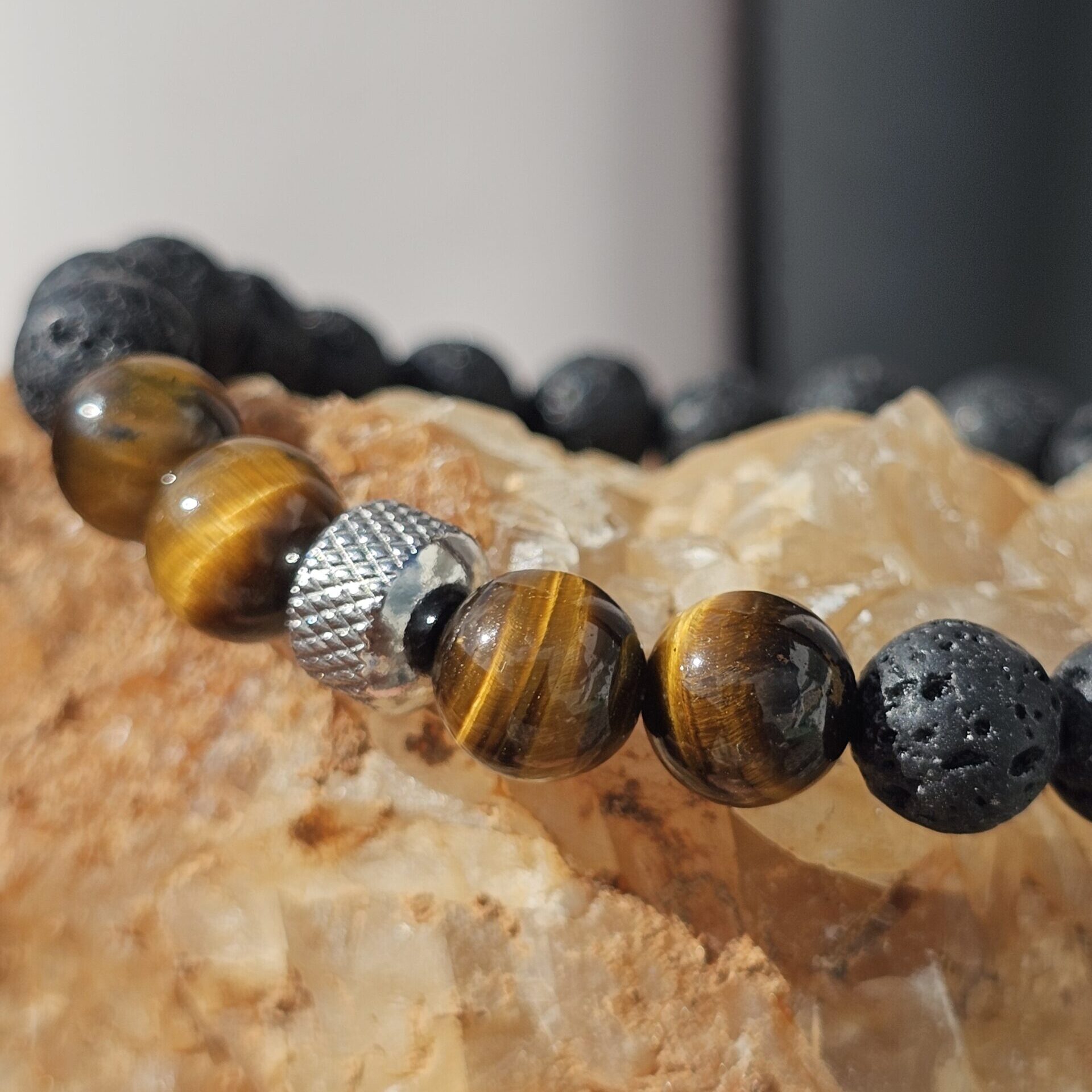 Bracelet élastique en œil de tigre et pierres volcaniques naturelles pour homme (standard)