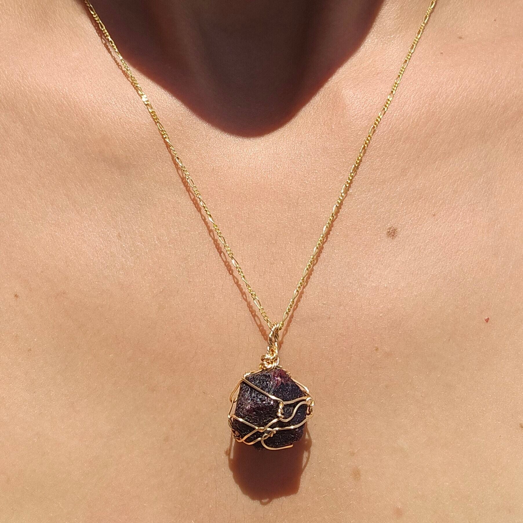 Collier Pendentif Grenat Rouge En Or - Énergie et Élégance