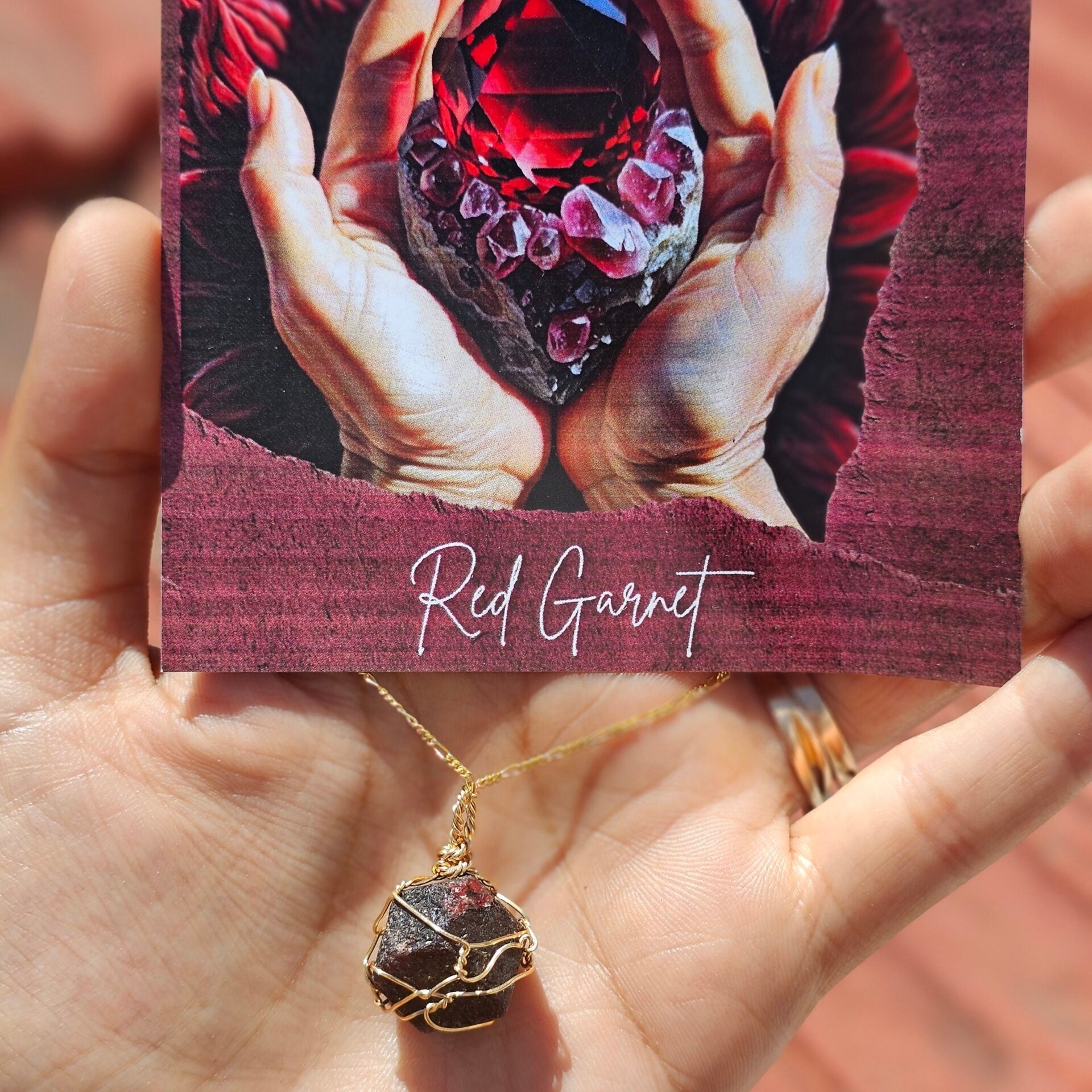 Collier Pendentif Grenat Rouge En Or - Énergie et Élégance