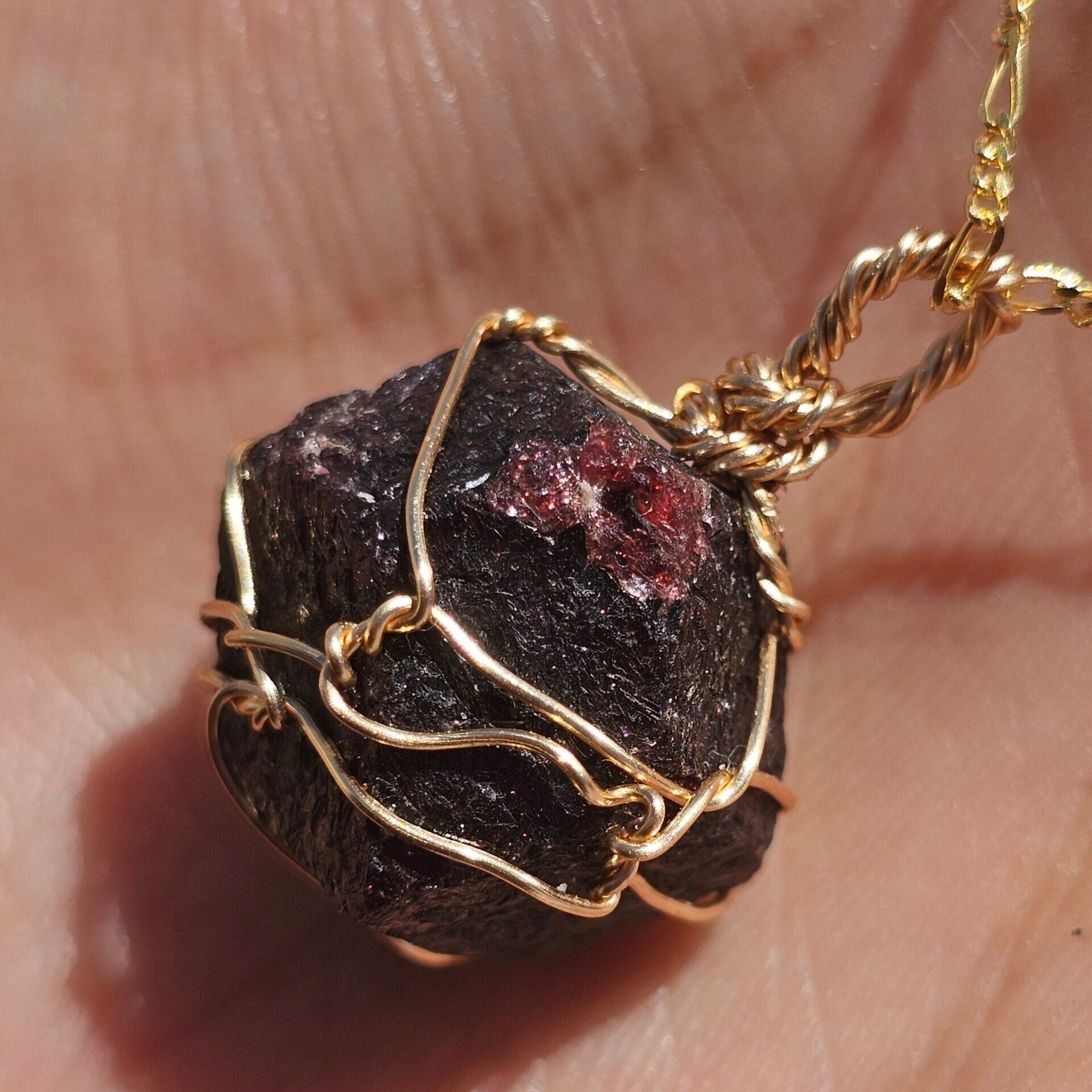 Collier Pendentif Grenat Rouge En Or - Énergie et Élégance