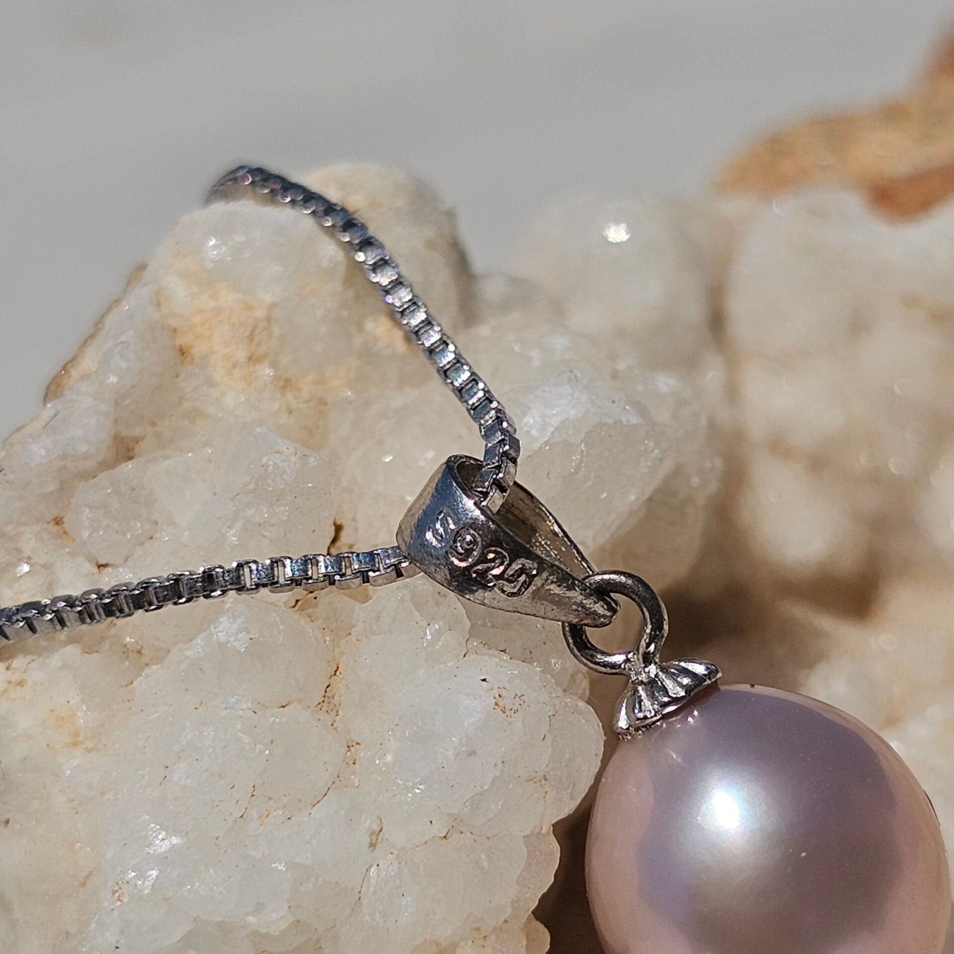 Collier en argent 925 avec un pendentif de perle rose naturelle