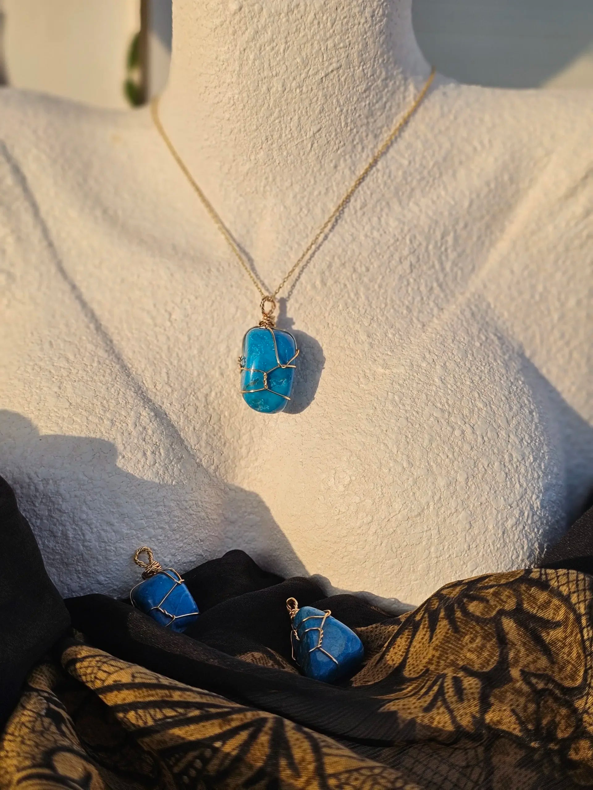 Collier Pendentif Turquoise Ciel en Argent et Or - Élégance Intemporelle