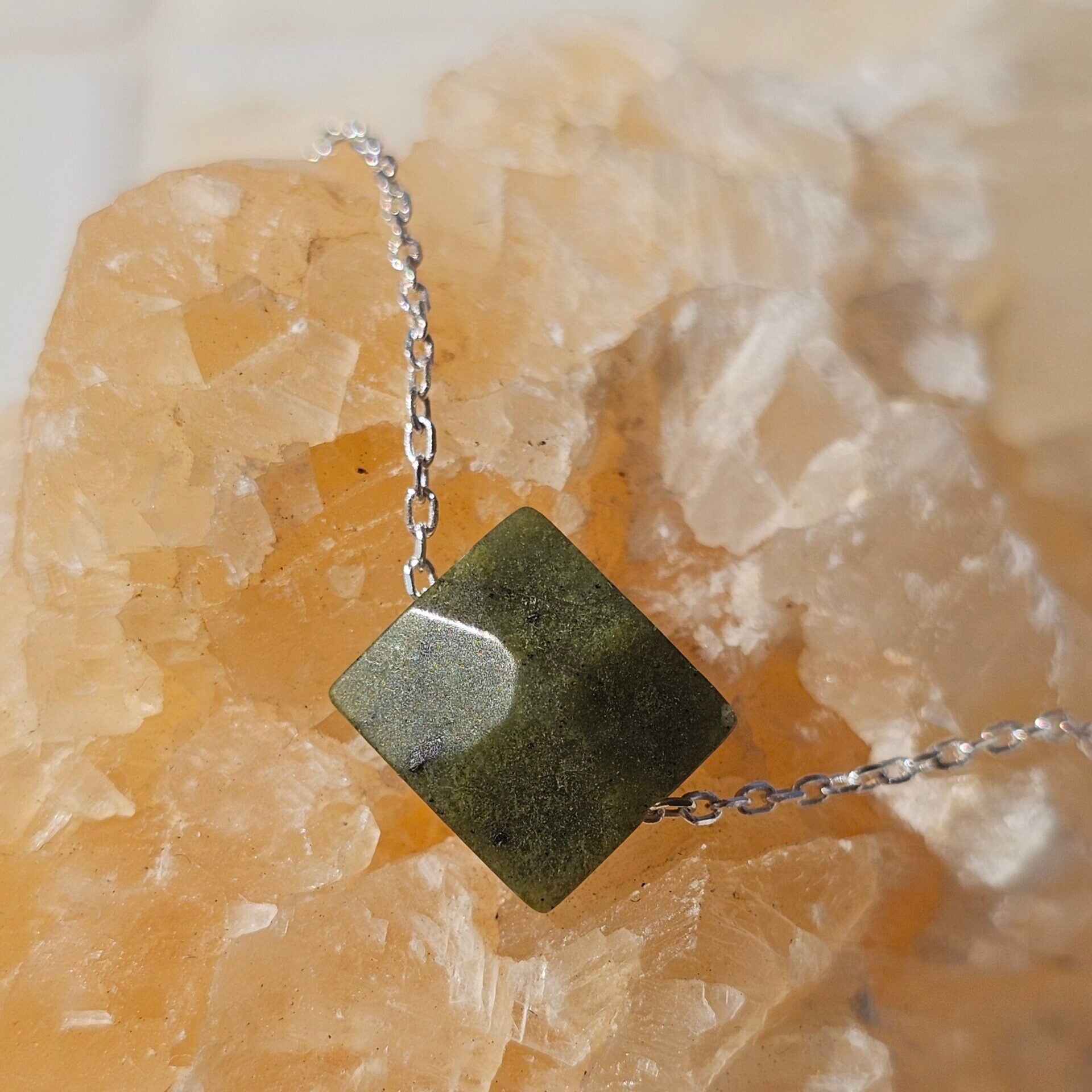 Collier Argent 925 Jade Vert Carré - Élégance Artisanale