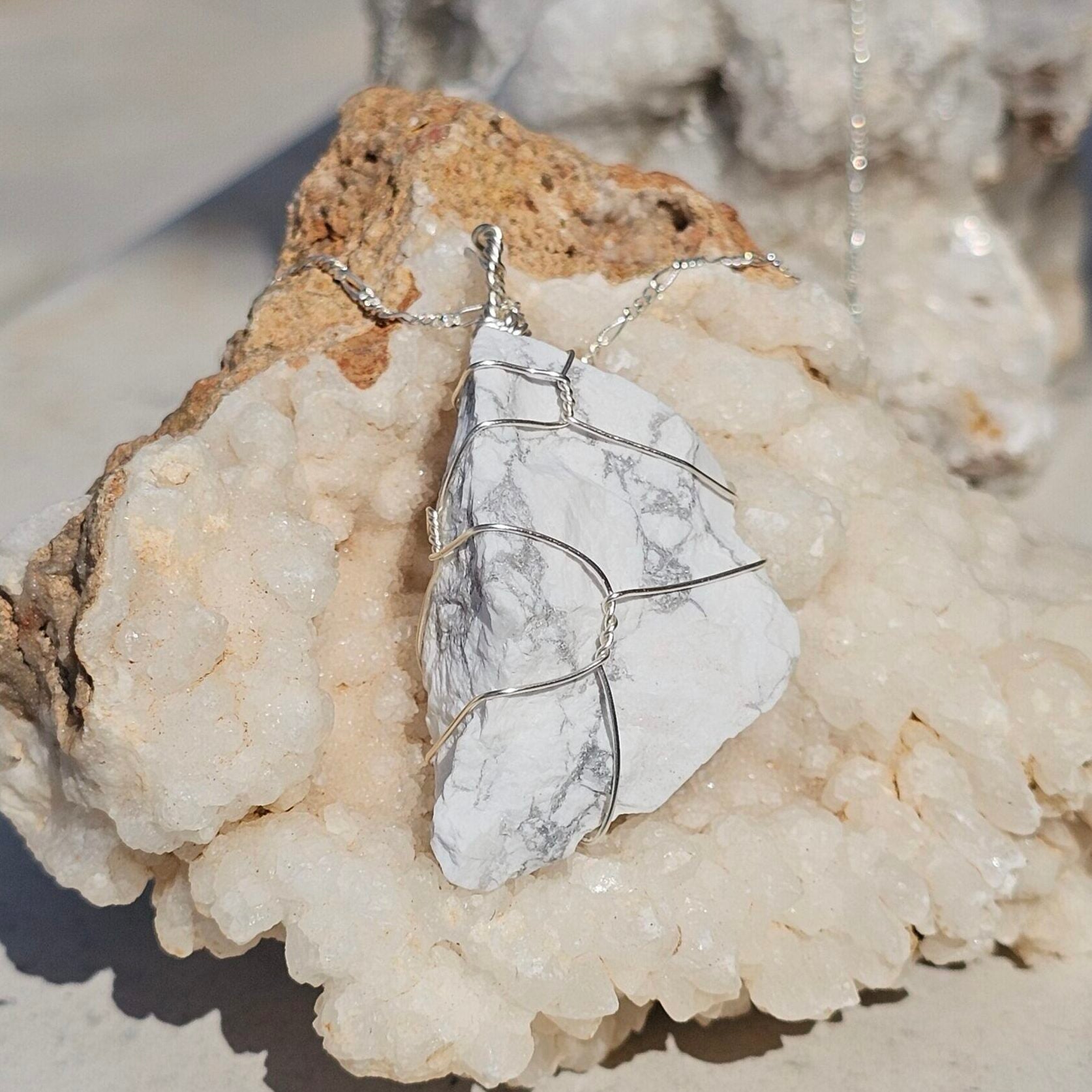 Collier Énergétique en Argent 925 et Howlite Brute - Élégance Artisanale