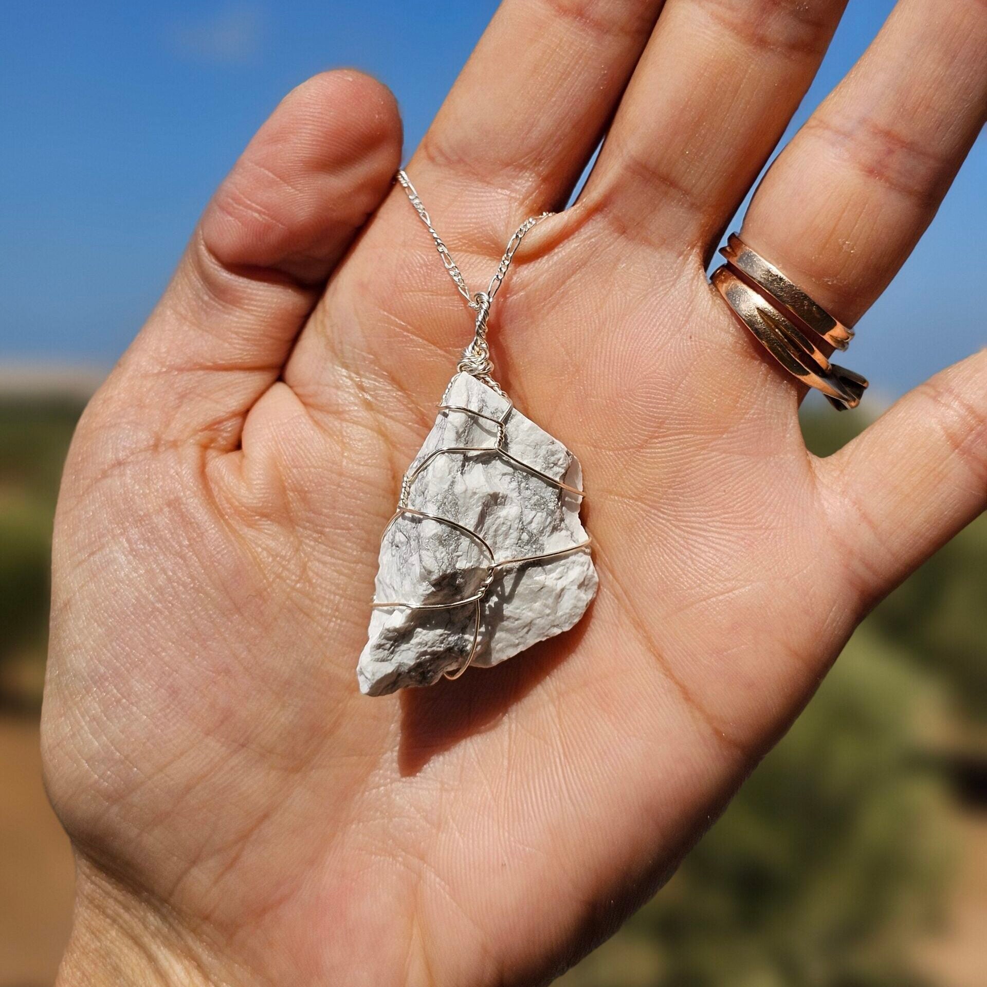 Collier Énergétique en Argent 925 et Howlite Brute - Élégance Artisanale