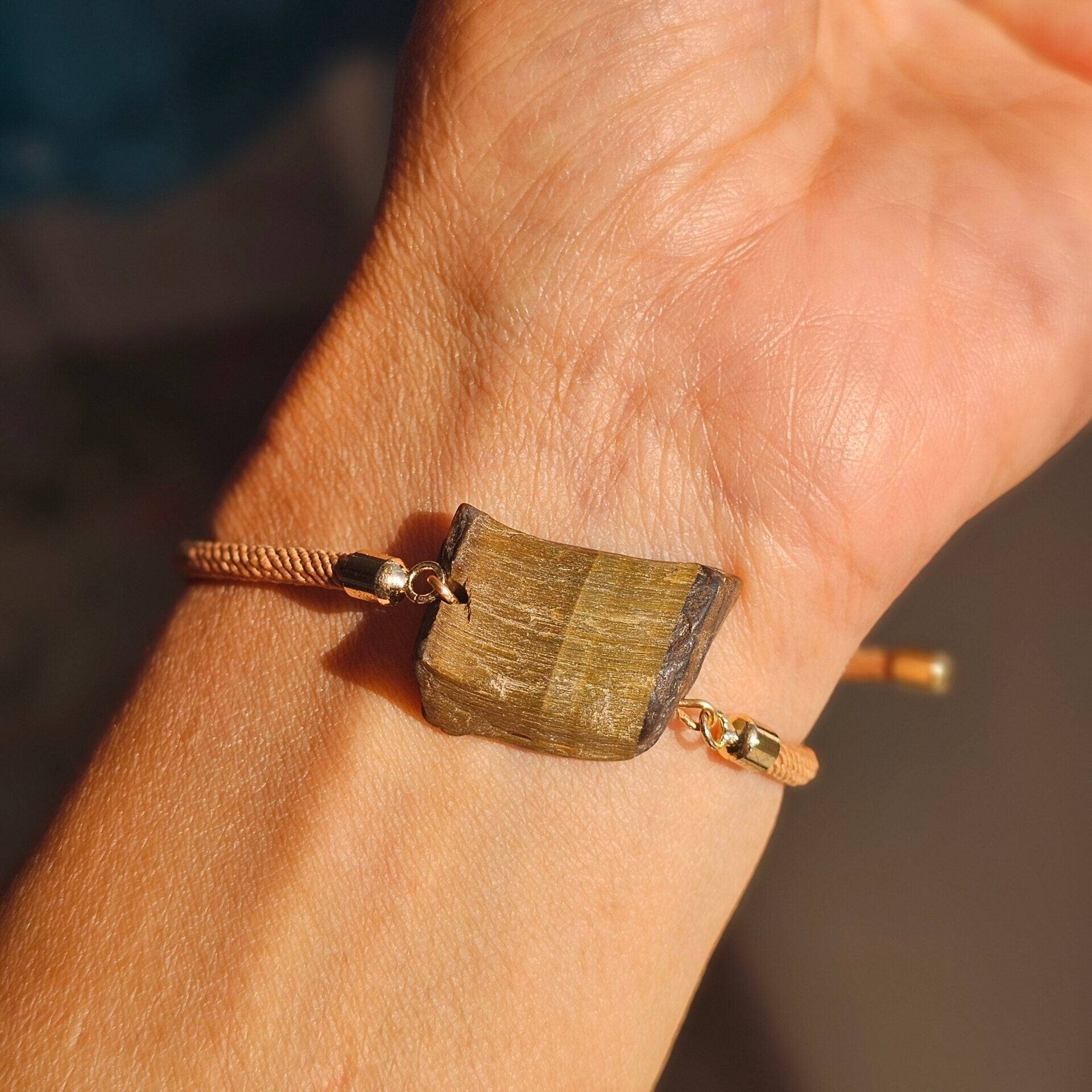 Bracelet Cordon Marron Œil de Tigre Brut - Élégance Authentique et Protection