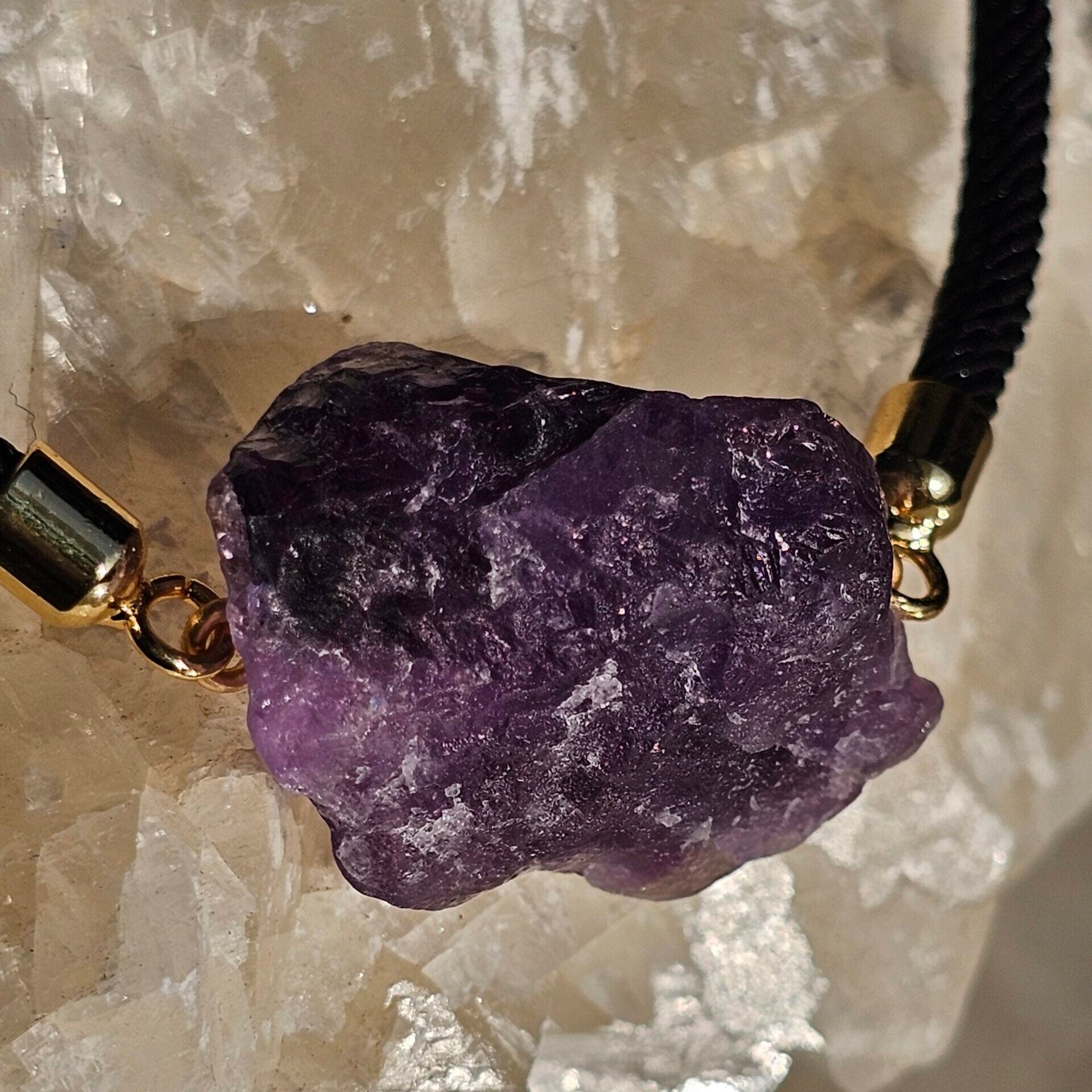 Bracelet Améthyste Brute Cordon Noir - Élégance Spirituelle