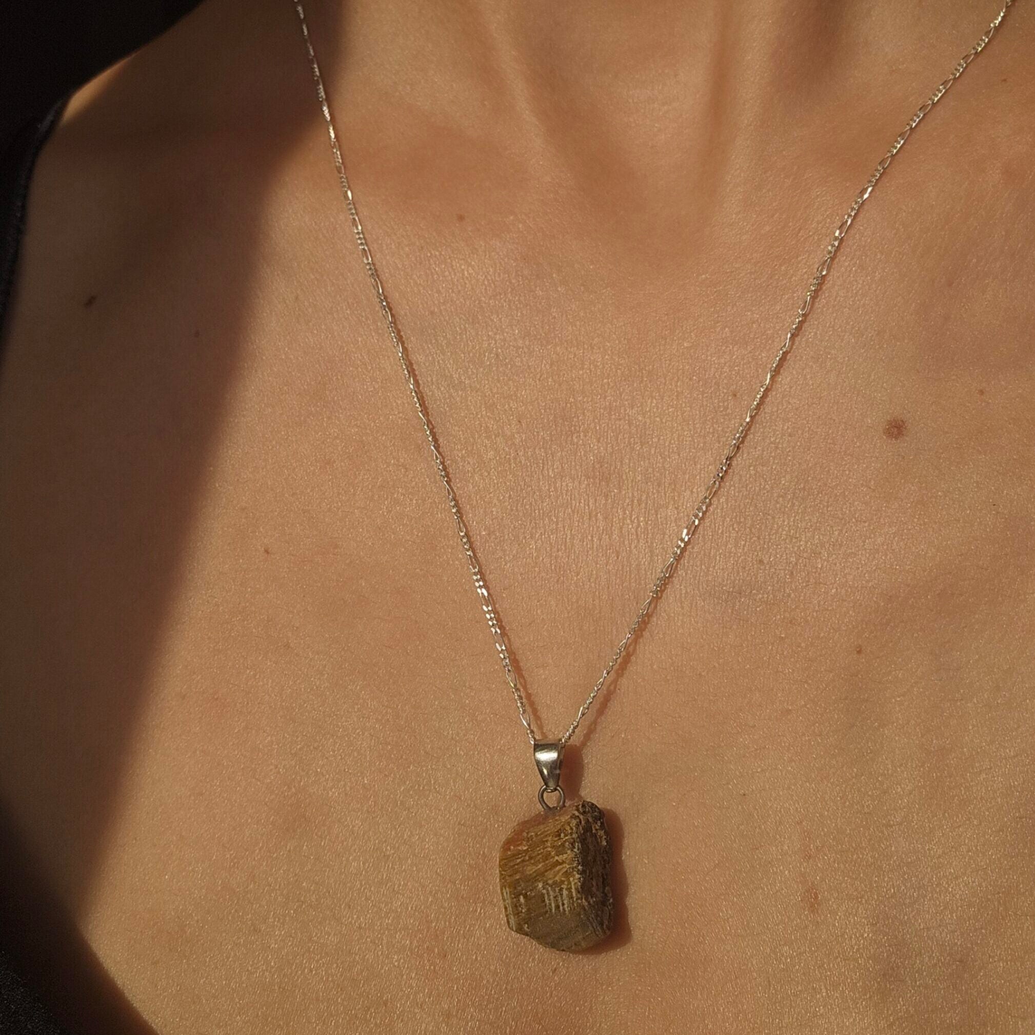 Collier Pendentif Œil de Tigre Brut Argent 925 - Équilibre Énergétique