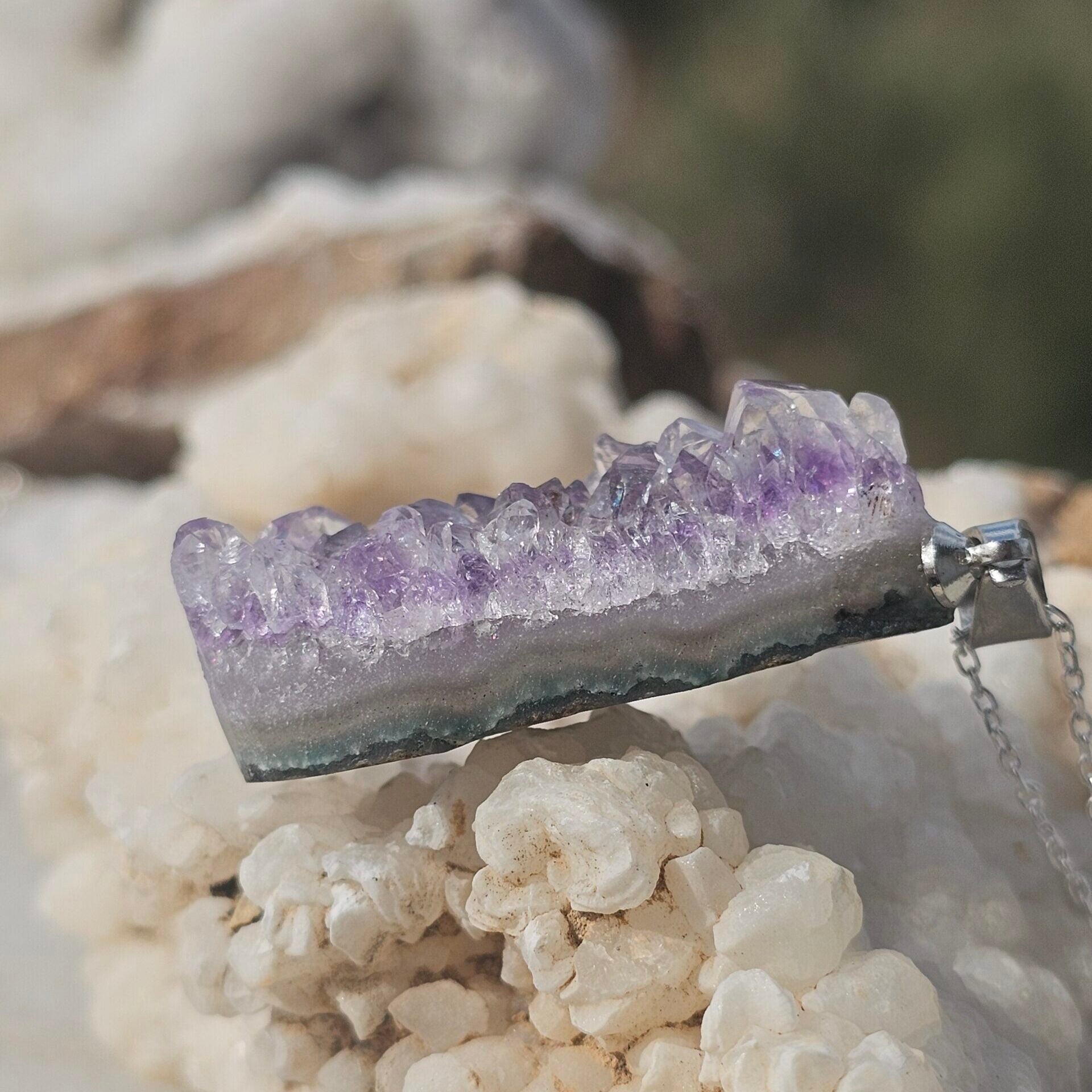 Collier en Argent 925 et Améthyste Brute - Élégance Artisanale et Énergie Apaisante