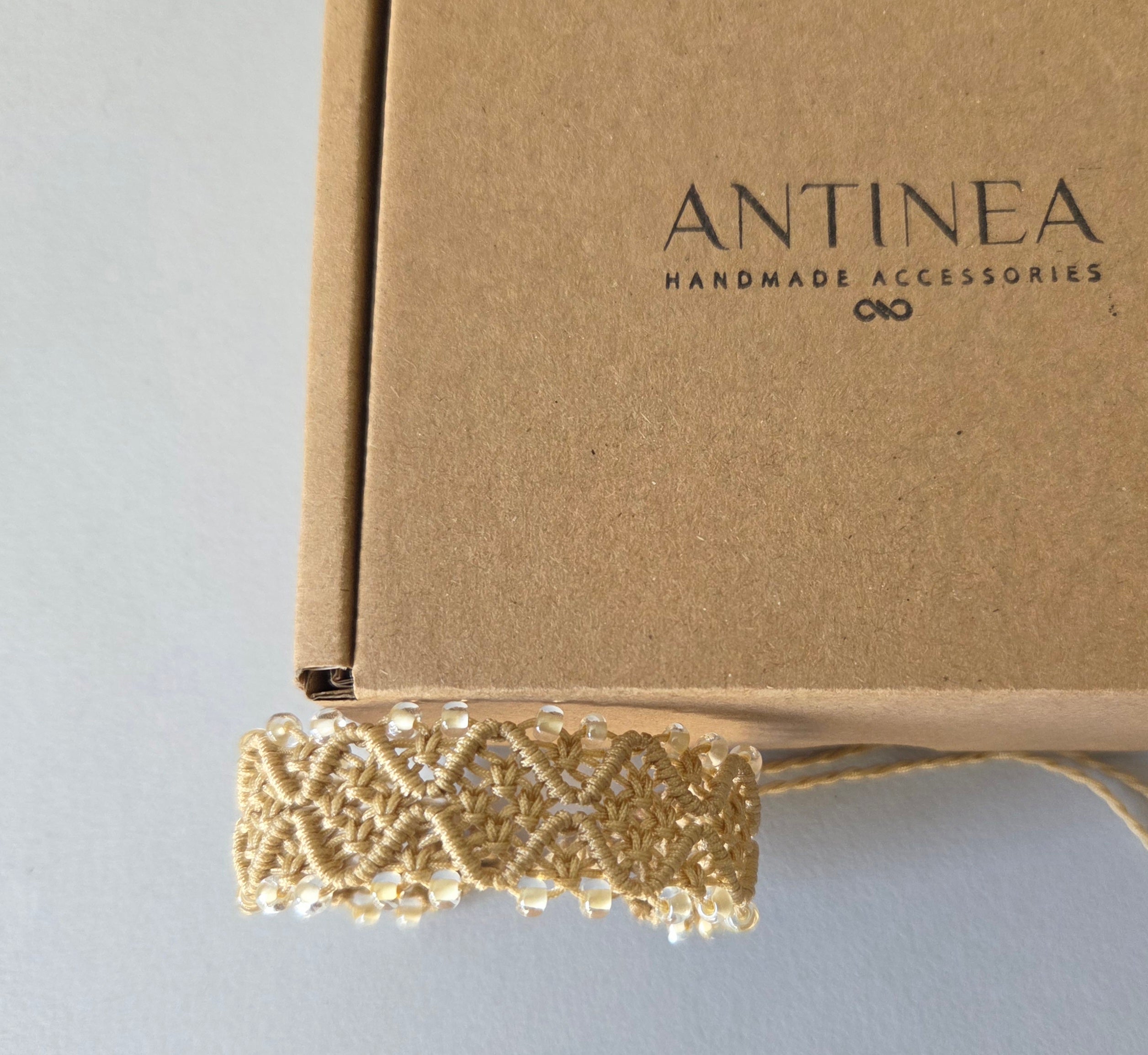 Bracelet Micromacramé Beige - Élégance Boho Chic Artisanale