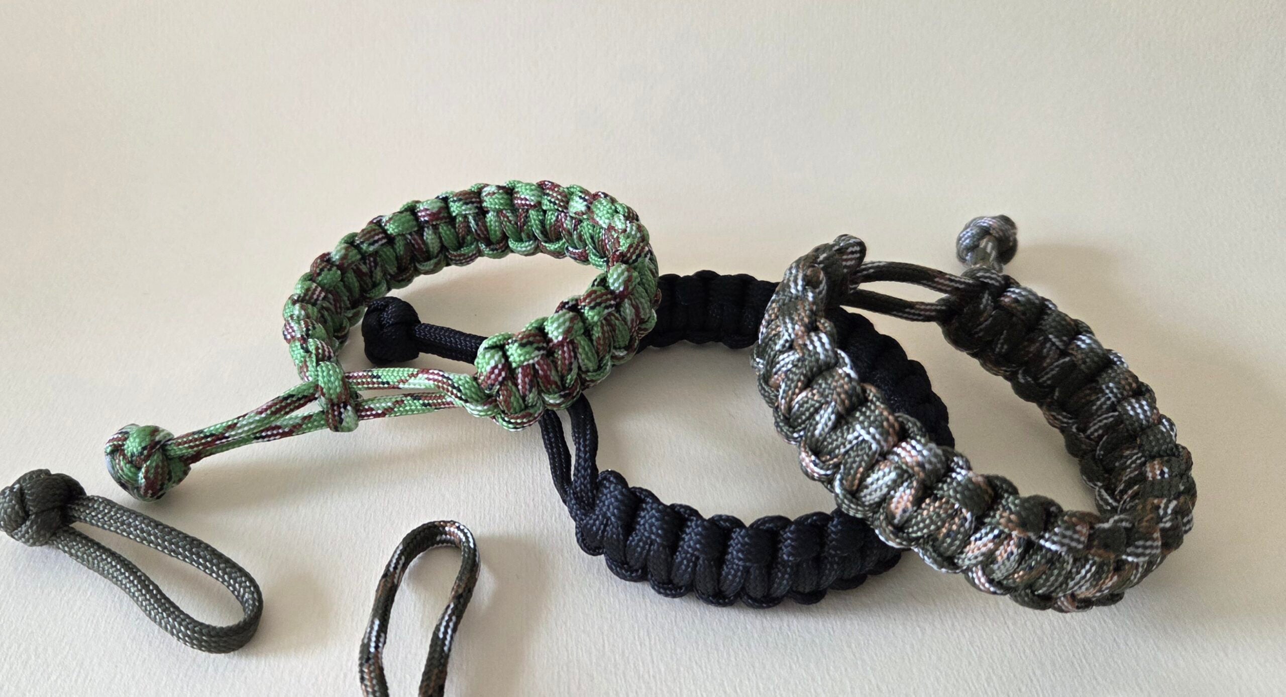 Bracelet paracorde robuste pour aventuriers au style unique