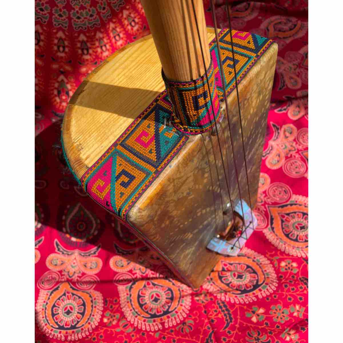 Gambra artisanale africaine peinte à la main en bois